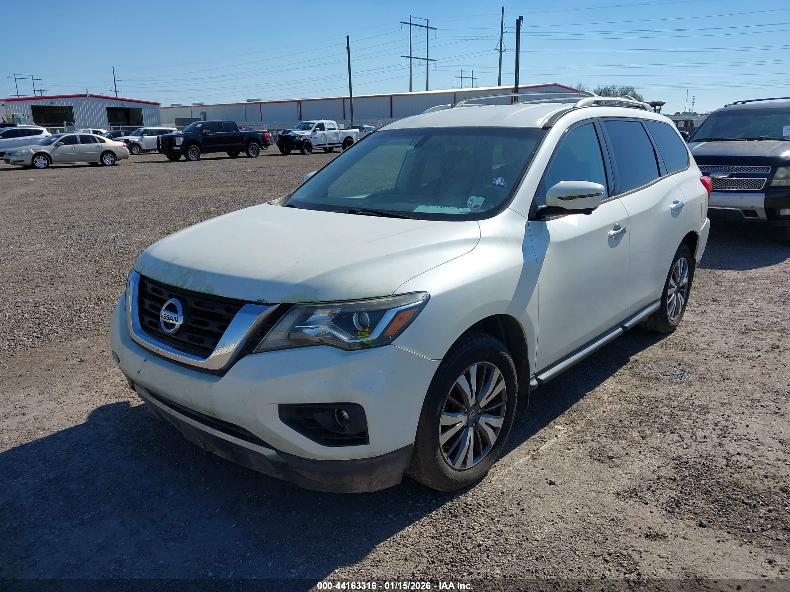 NISSAN PATHFINDER image 2