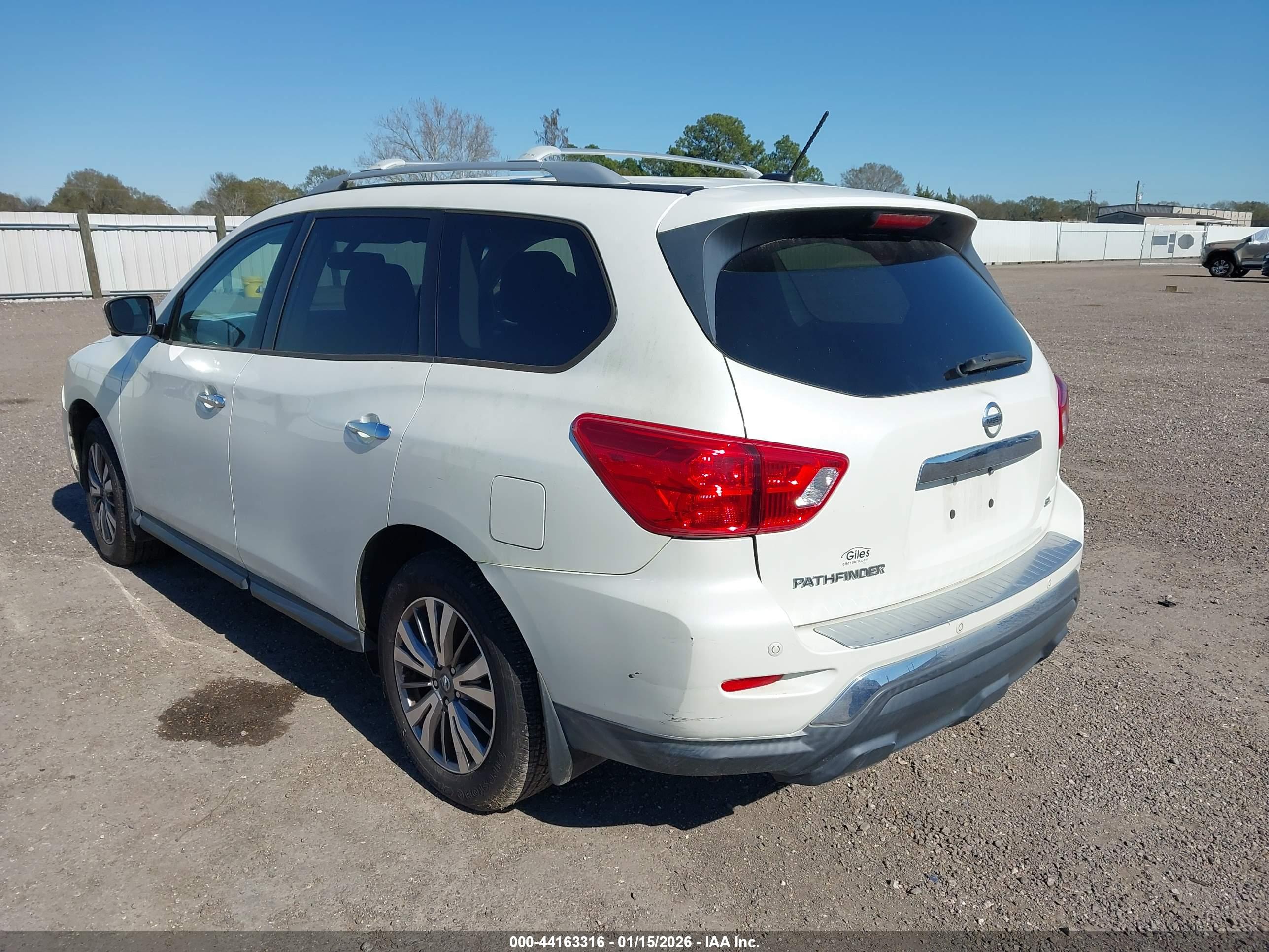 NISSAN PATHFINDER image 3