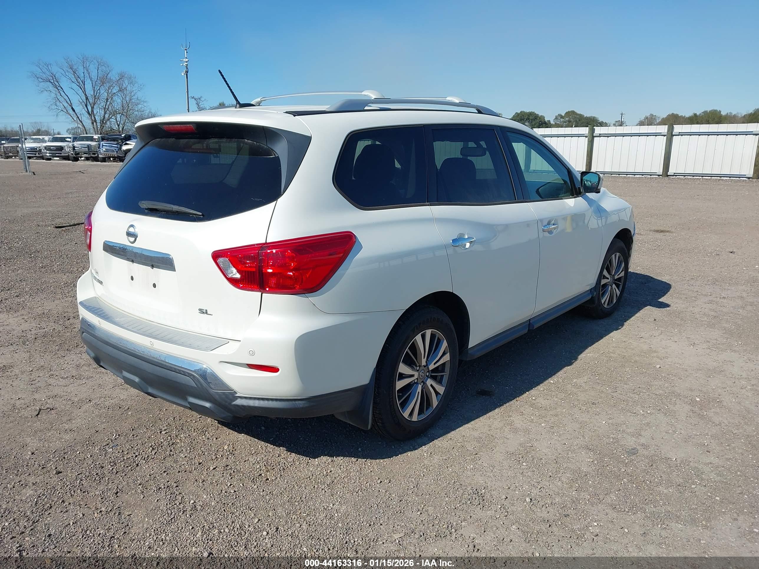 NISSAN PATHFINDER image 4