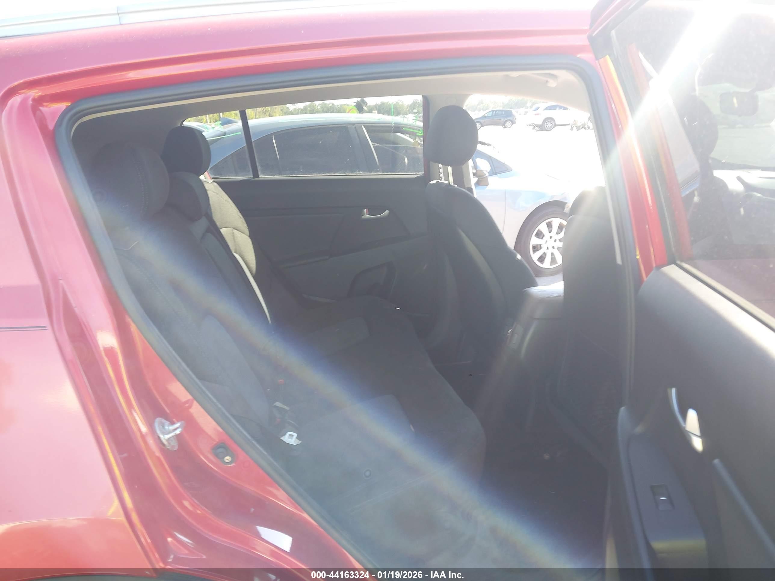 KIA SPORTAGE image 8