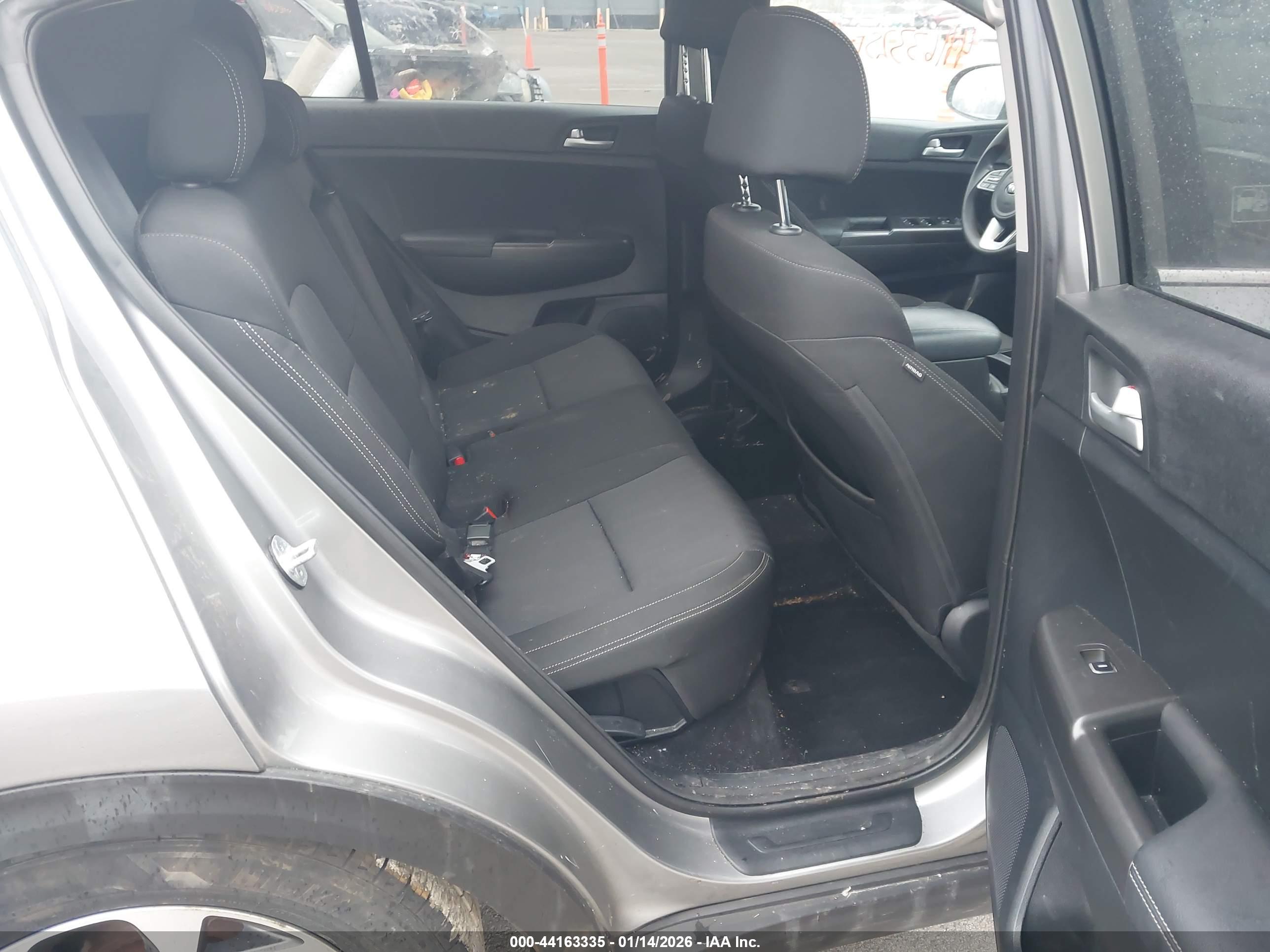 KIA SPORTAGE image 8