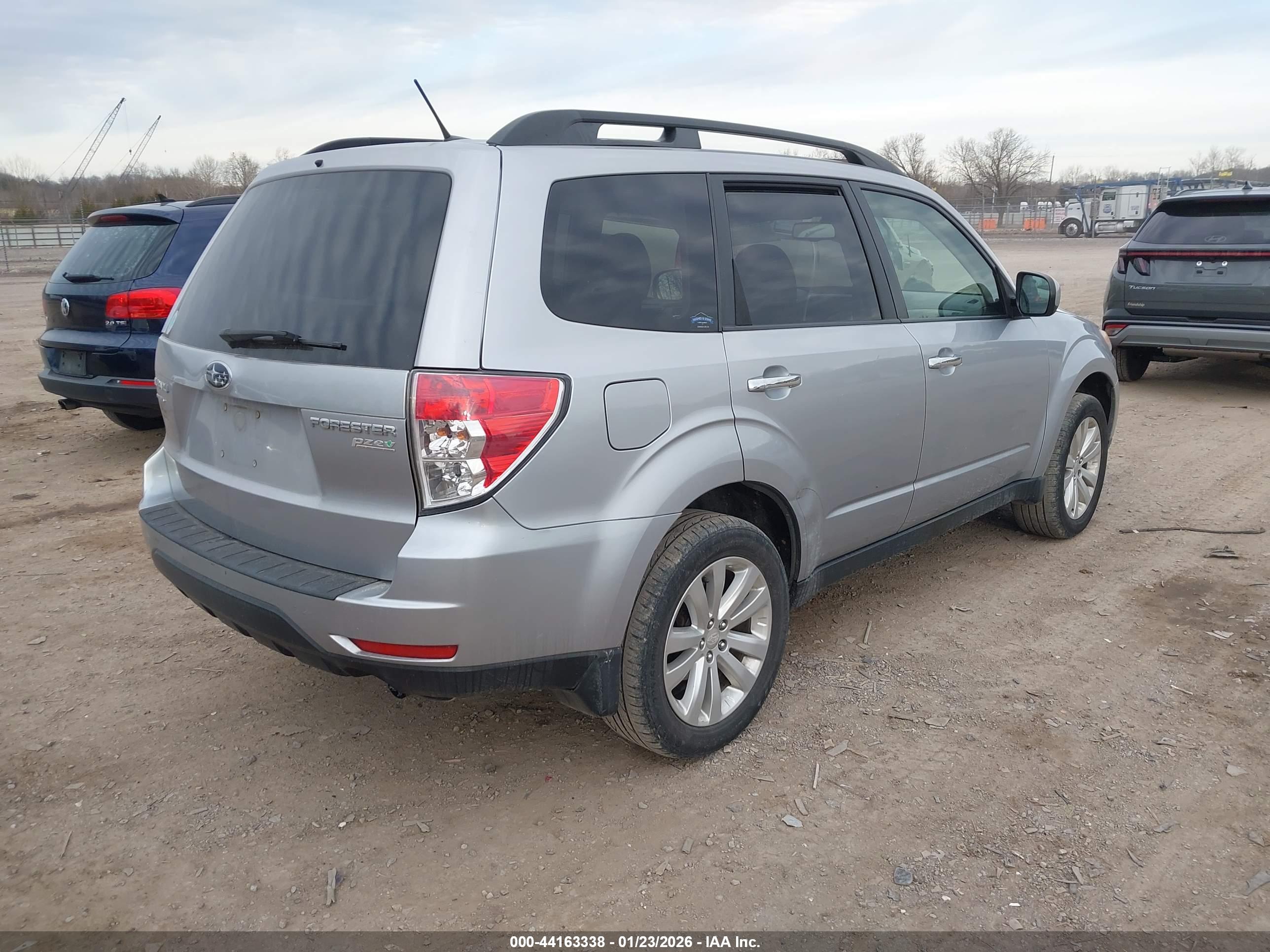 SUBARU FORESTER image 4