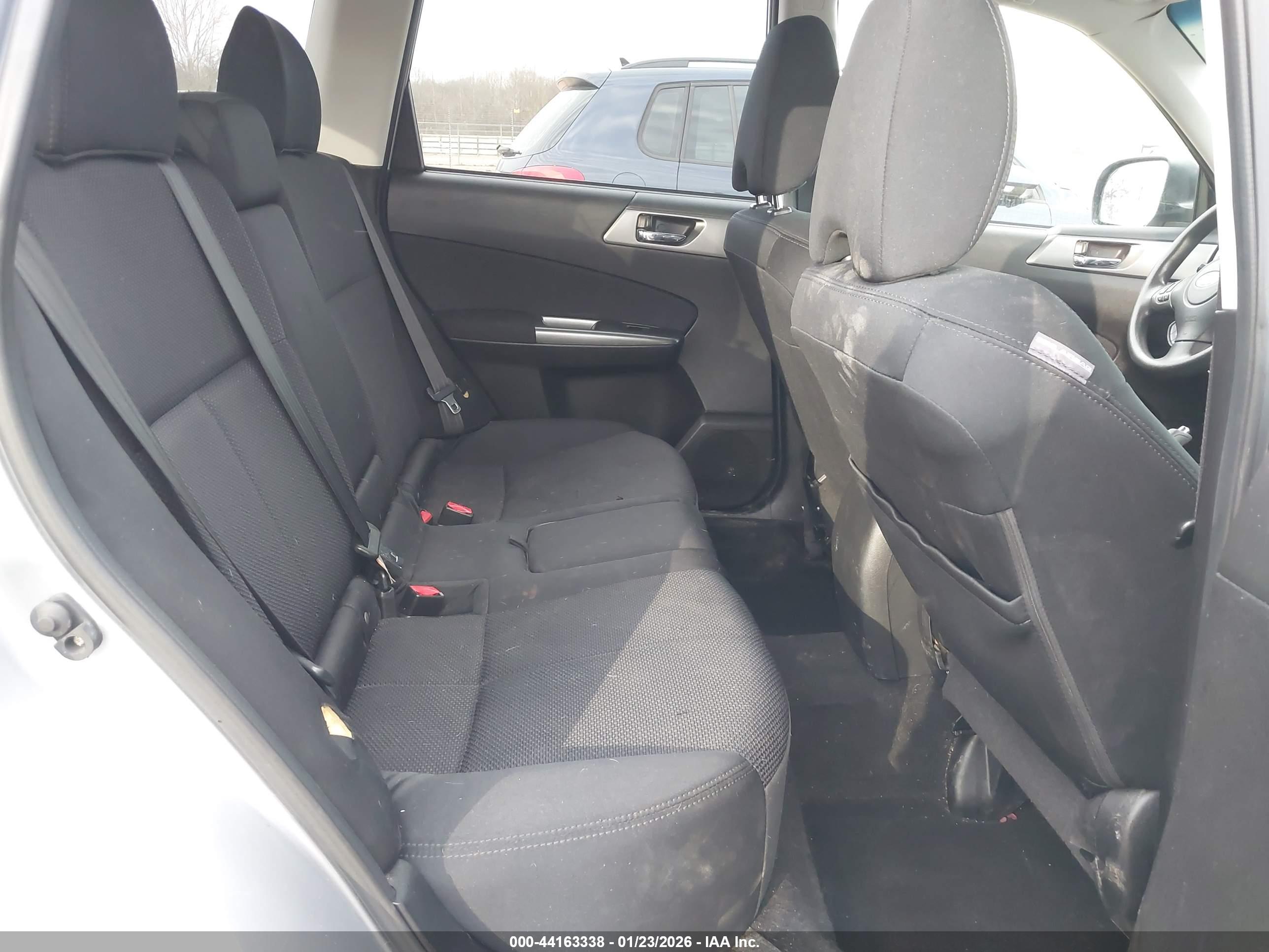 SUBARU FORESTER image 8
