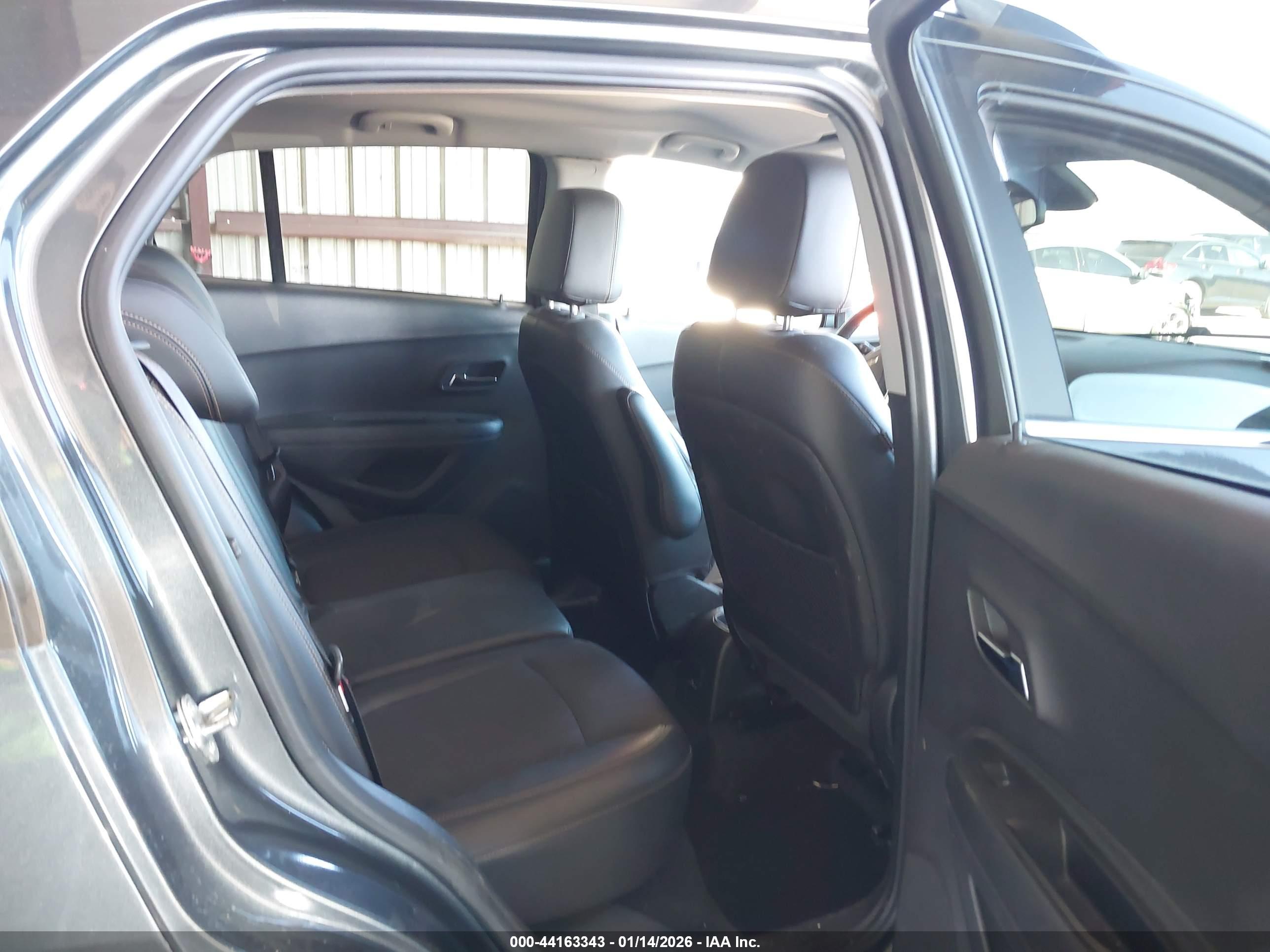 CHEVROLET TRAX image 8