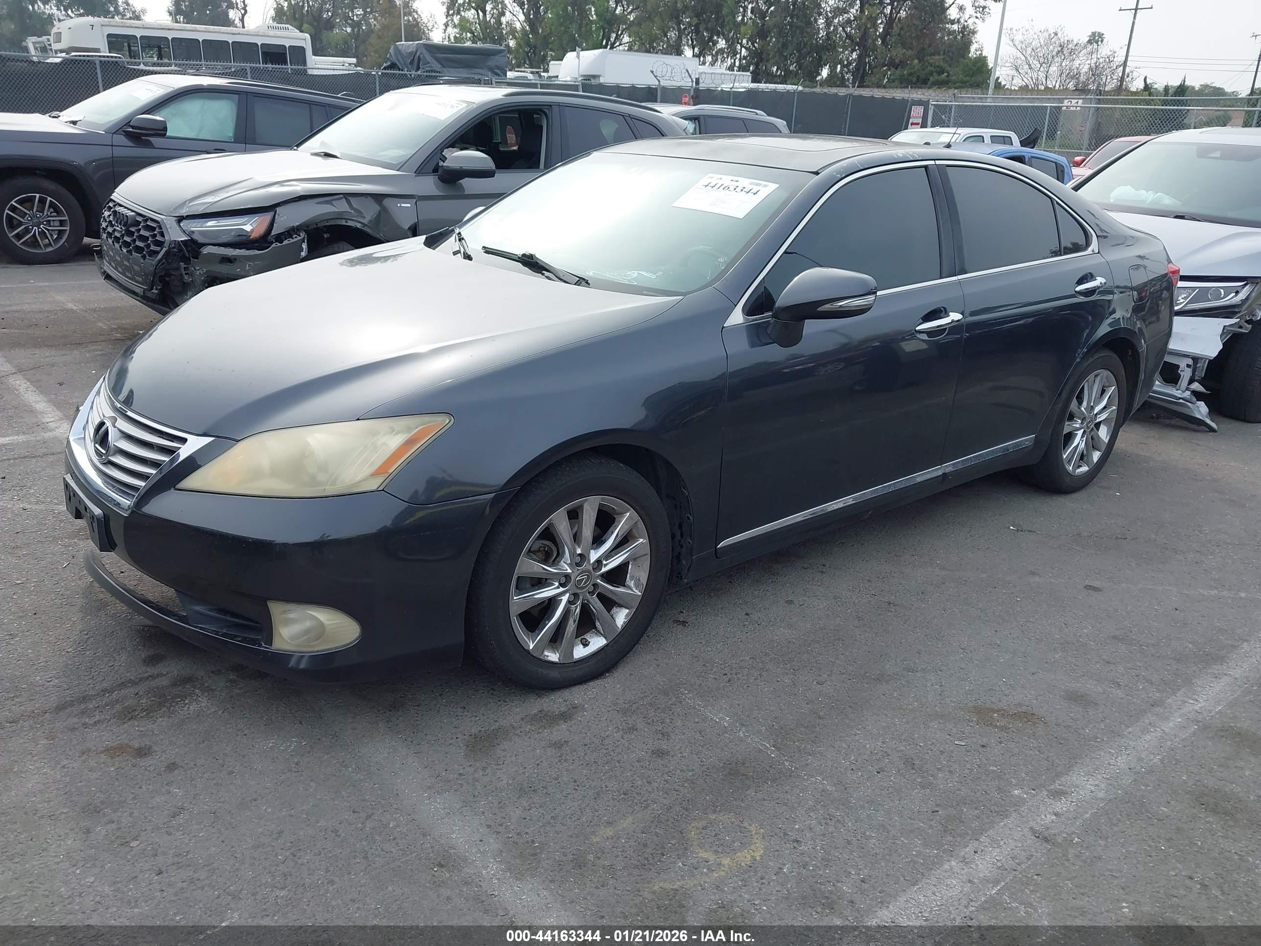 LEXUS ES image 2