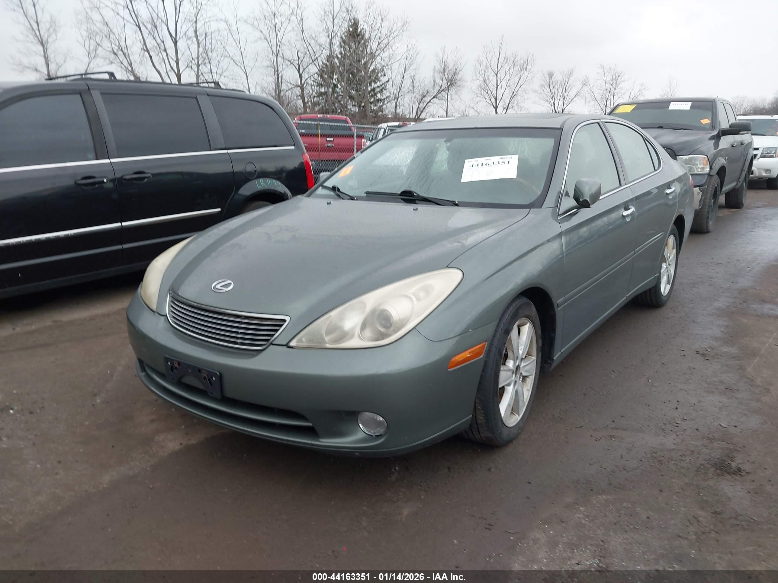 LEXUS ES image 2