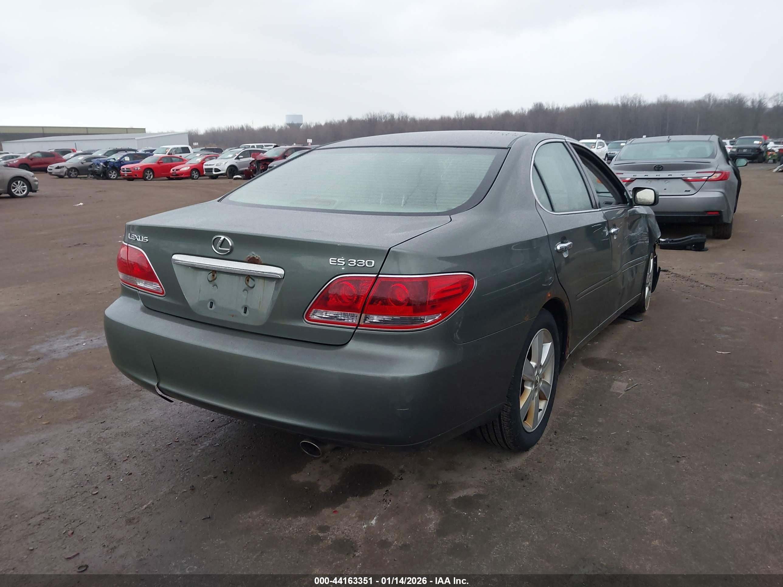 LEXUS ES image 4