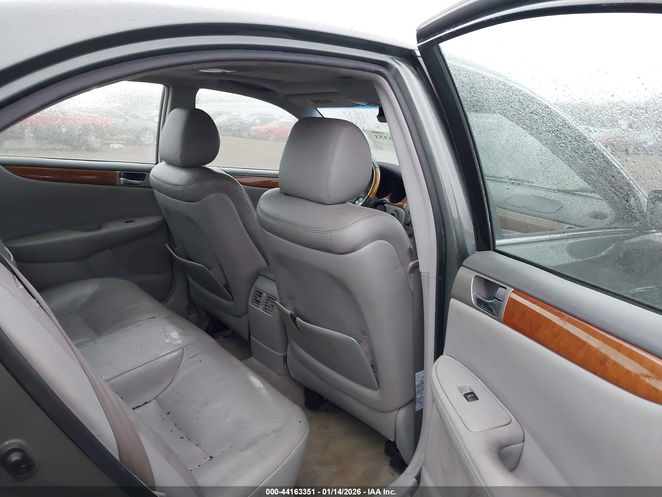 LEXUS ES image 8
