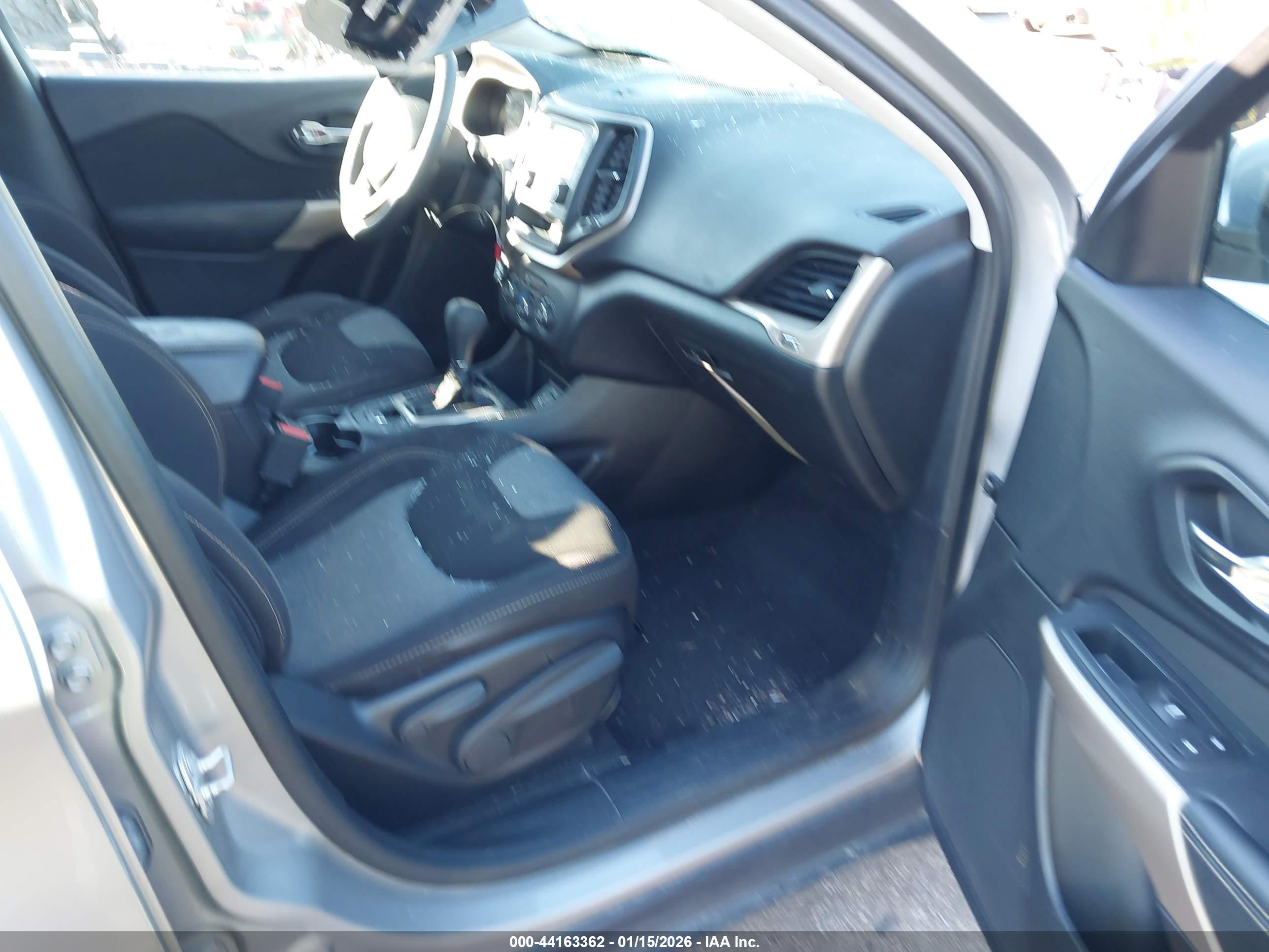 JEEP CHEROKEE image 5