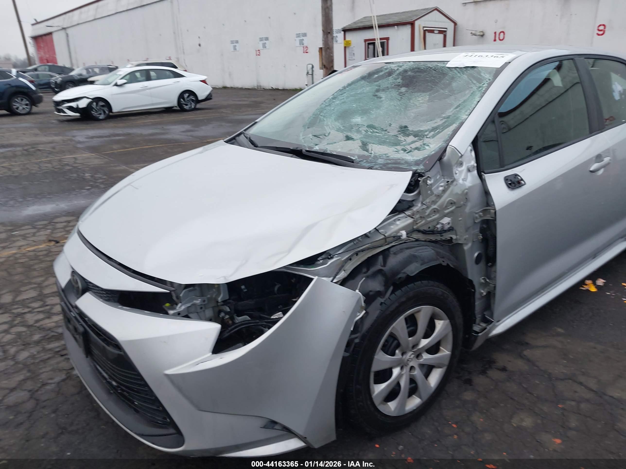 TOYOTA COROLLA image 6