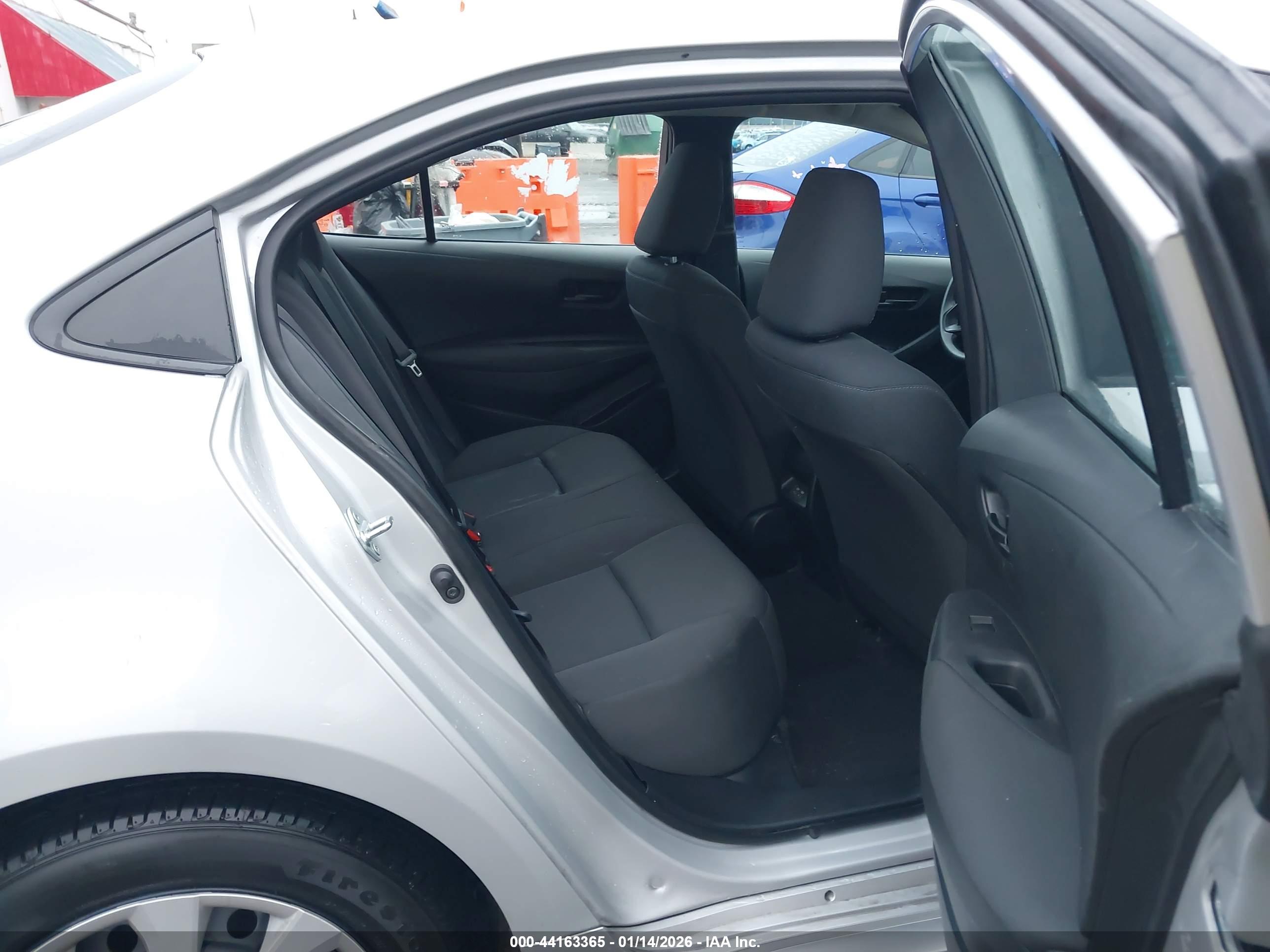 TOYOTA COROLLA image 8