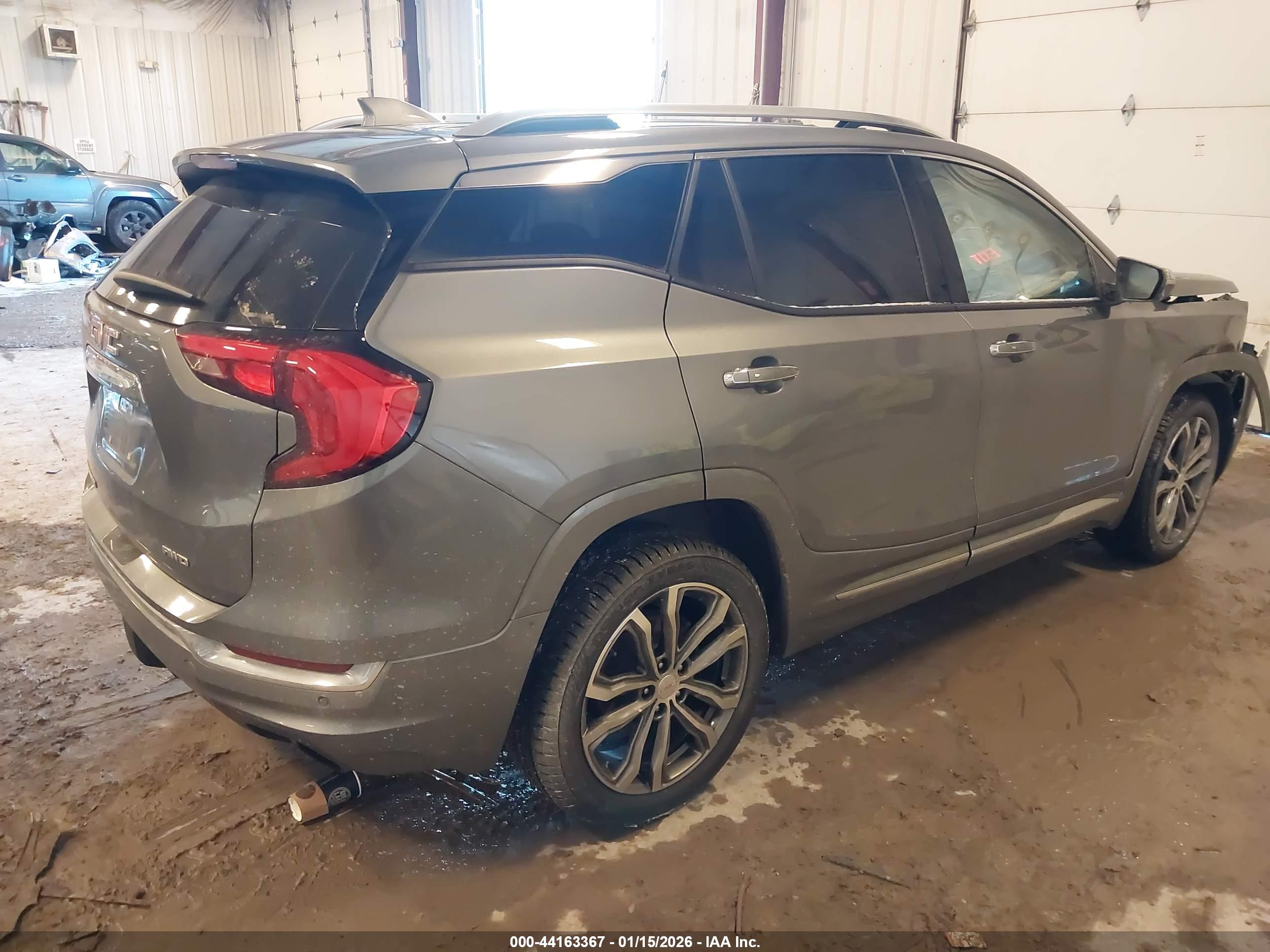 GMC TERRAIN image 4