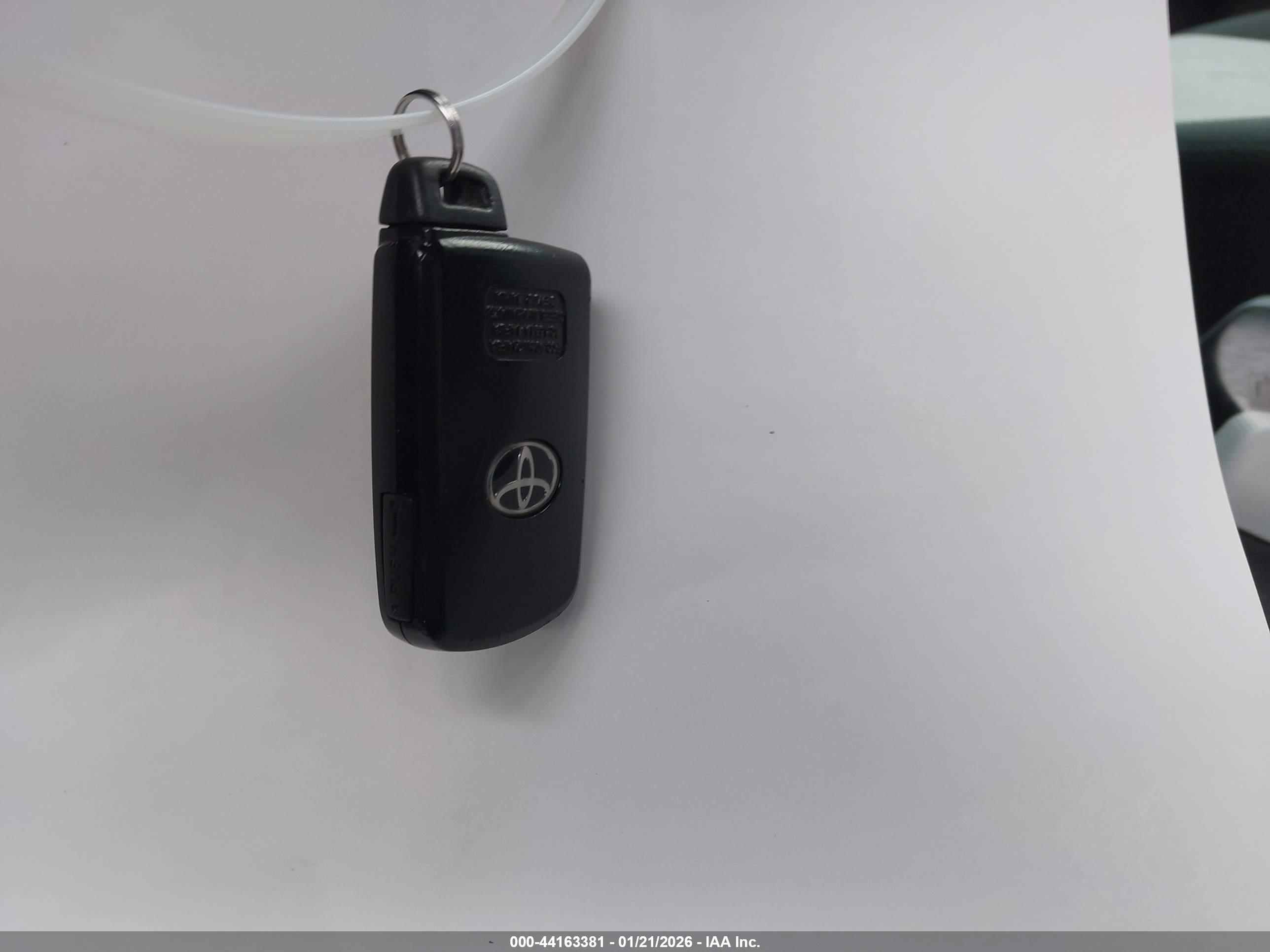TOYOTA PRIUS image 11