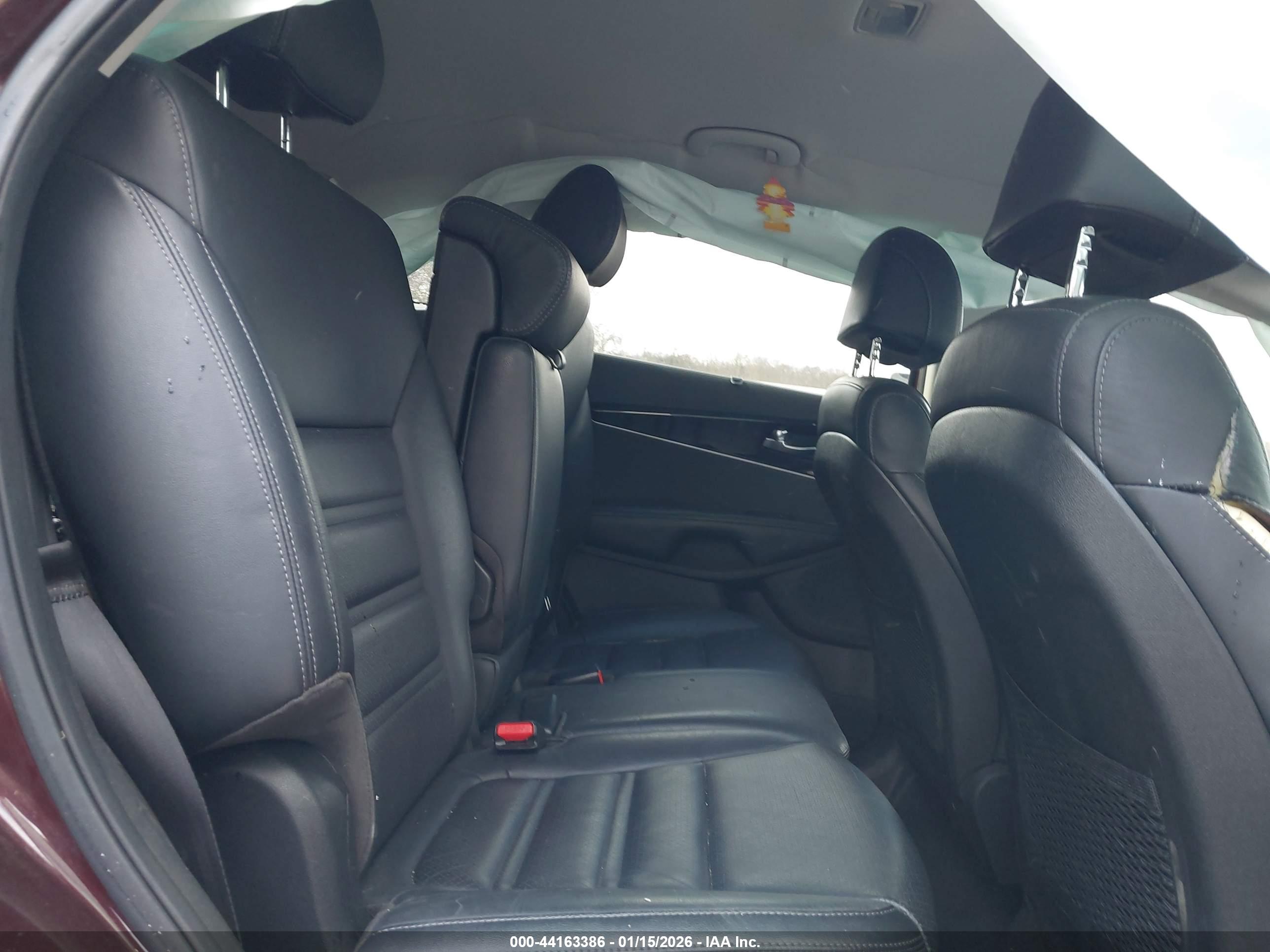 KIA SORENTO image 8