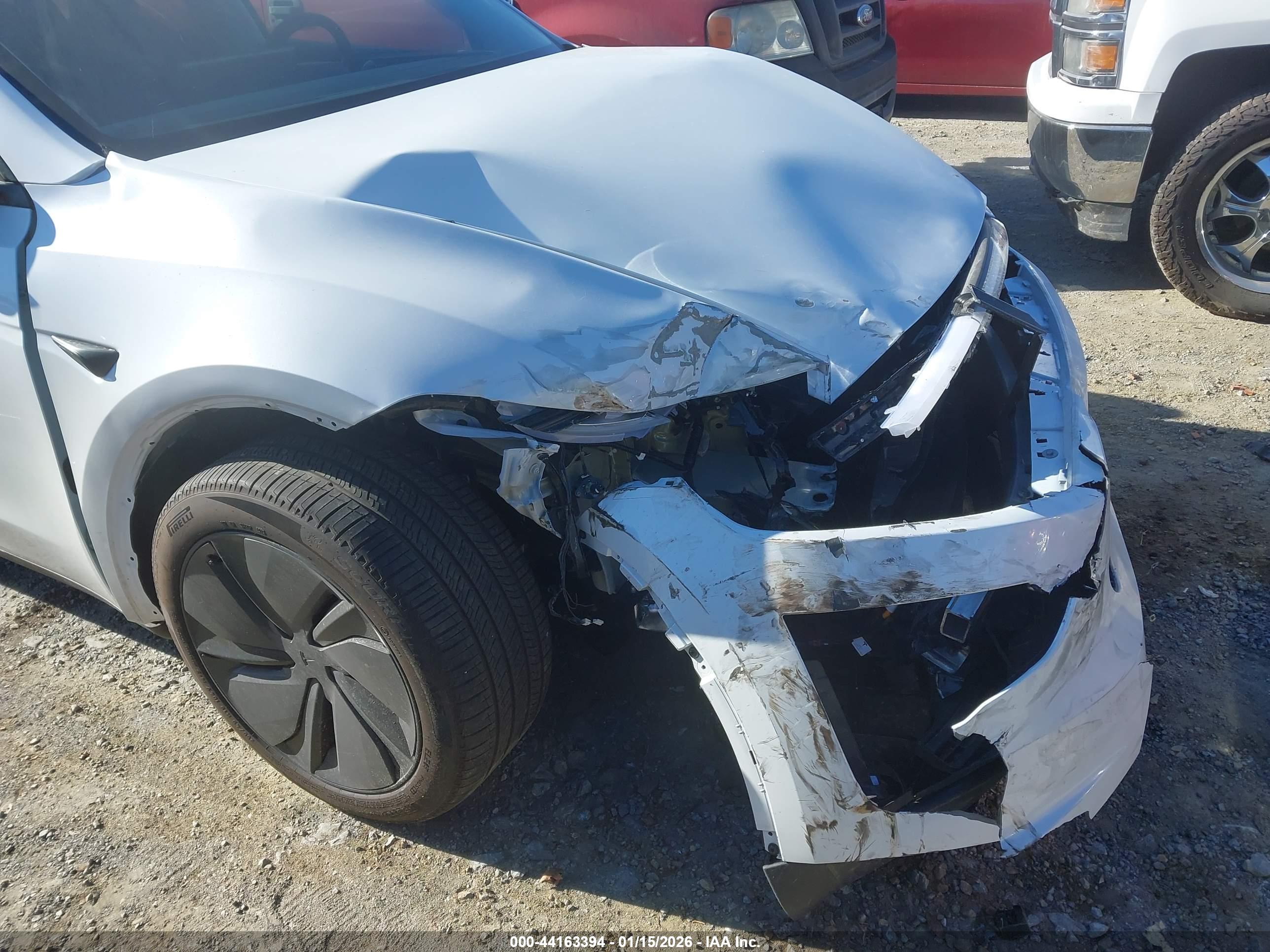 TESLA MODEL image 6