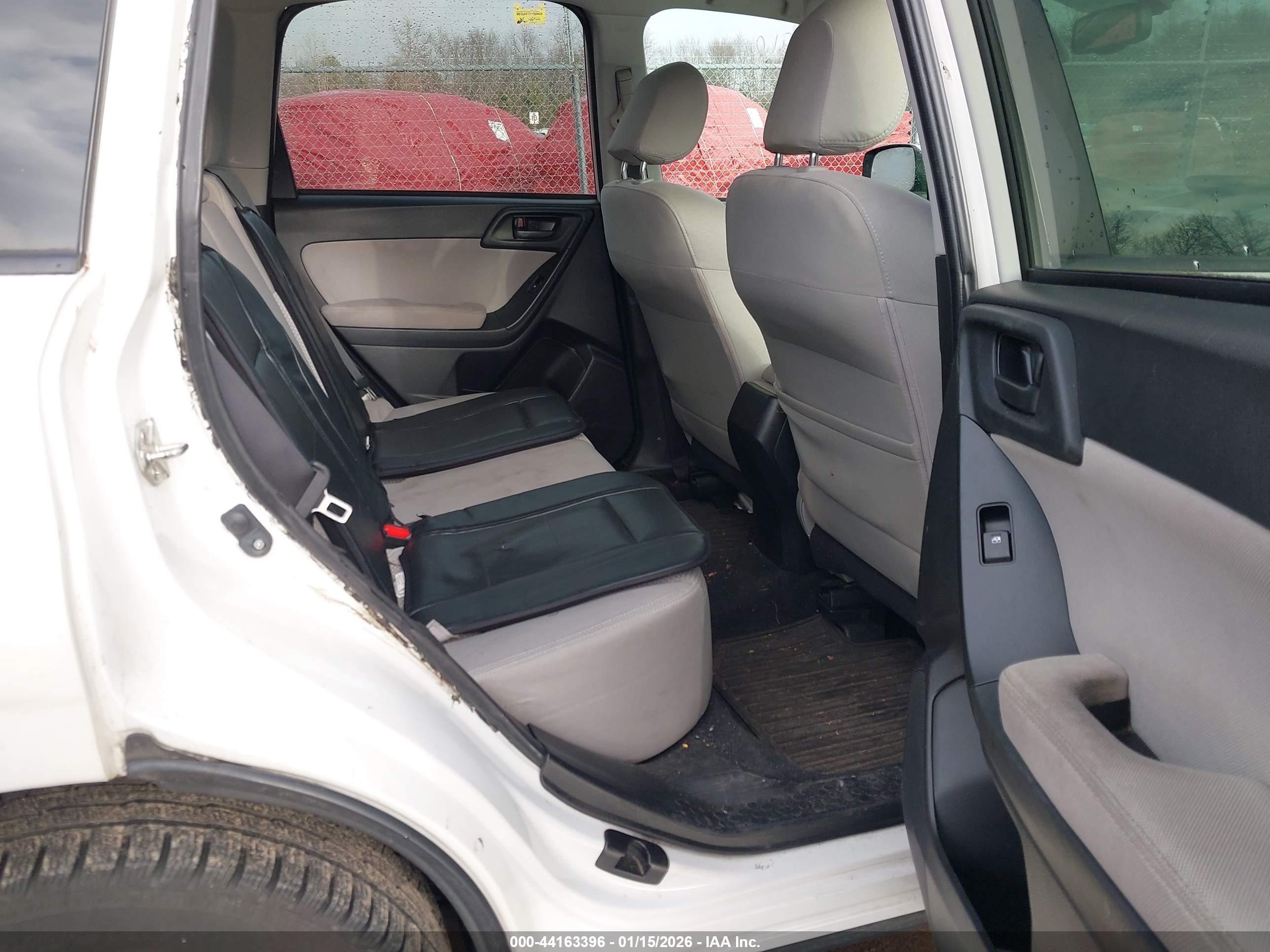 SUBARU FORESTER image 8