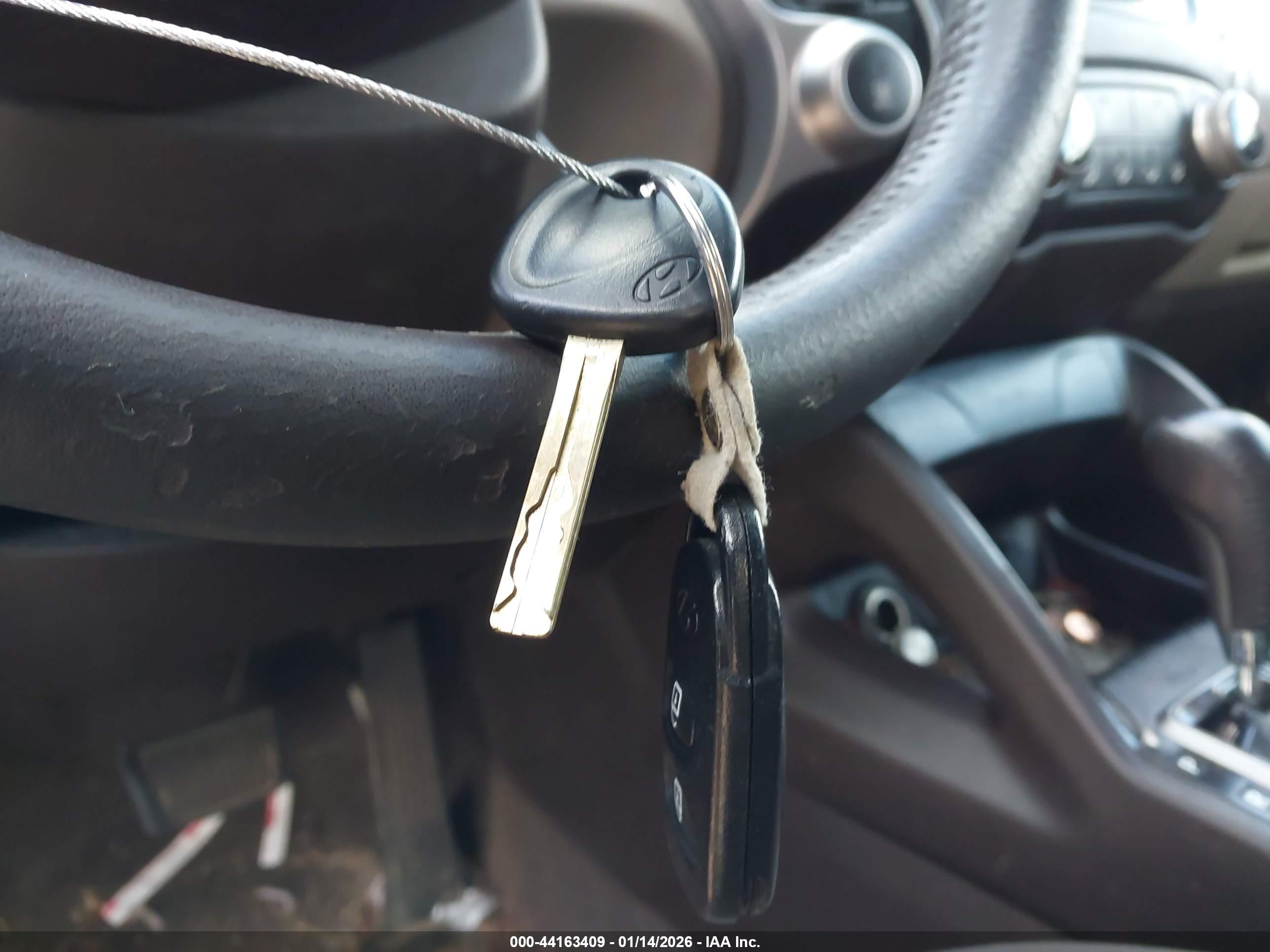HYUNDAI TUCSON image 11