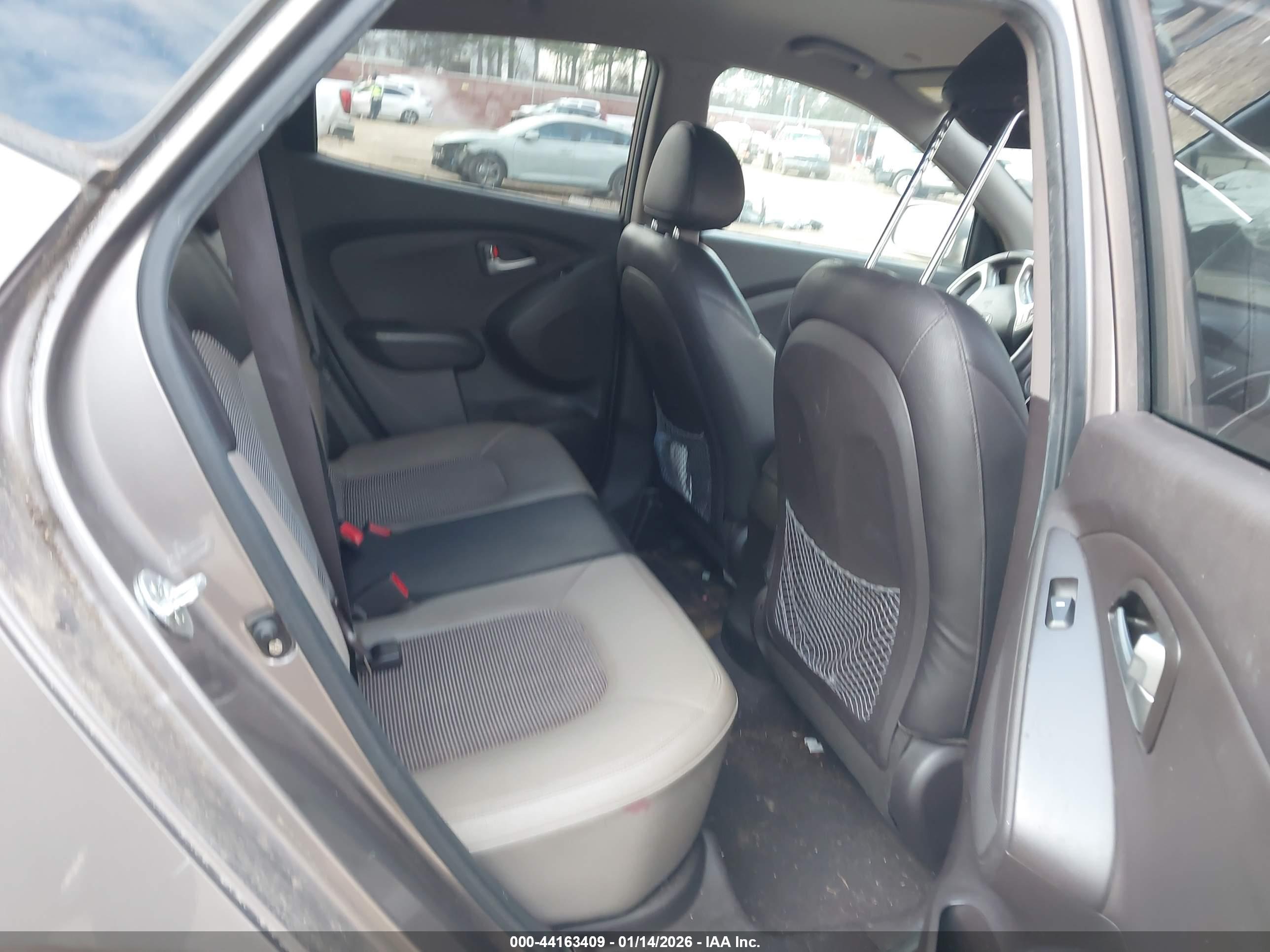 HYUNDAI TUCSON image 8