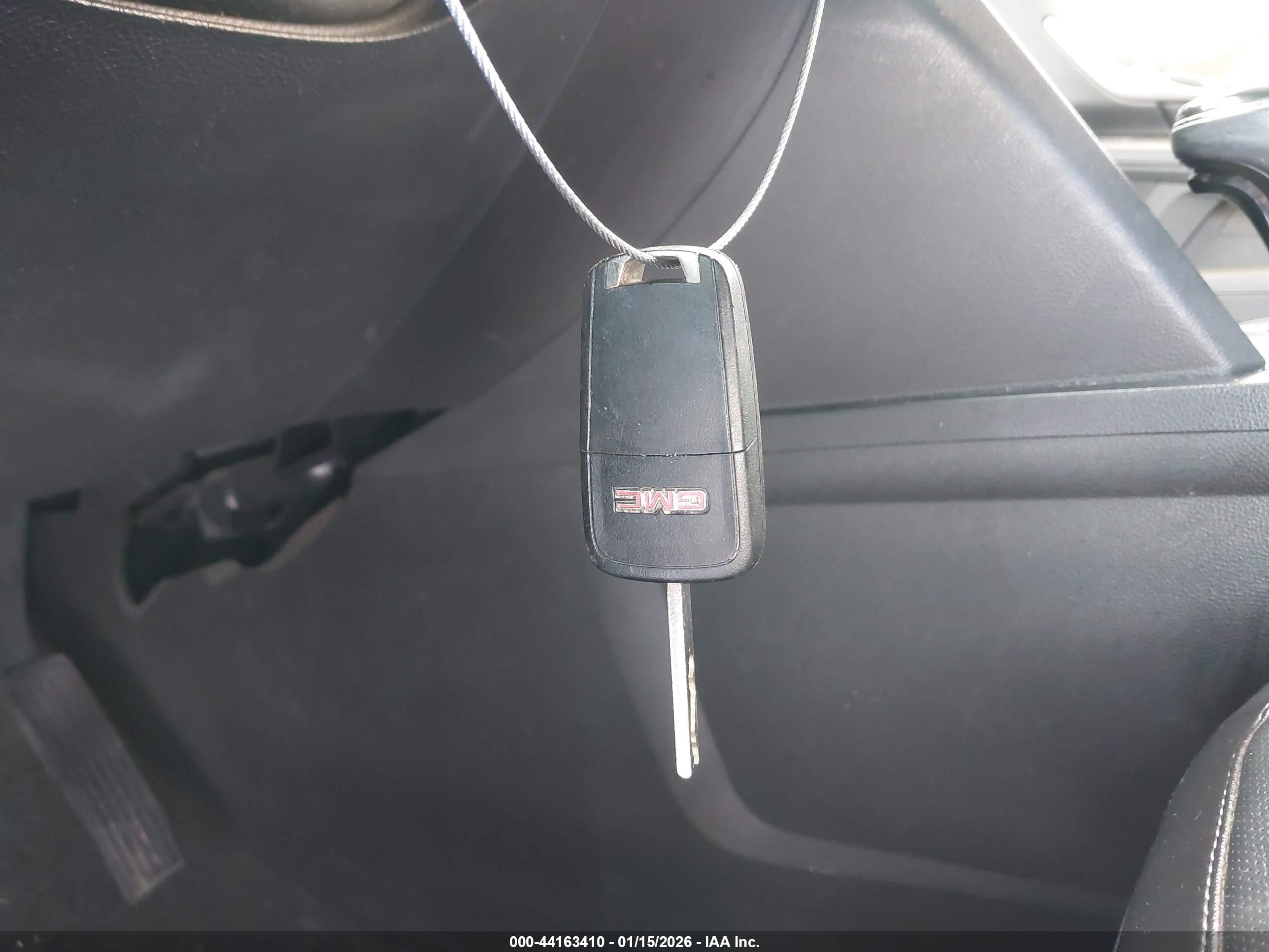 GMC TERRAIN image 11