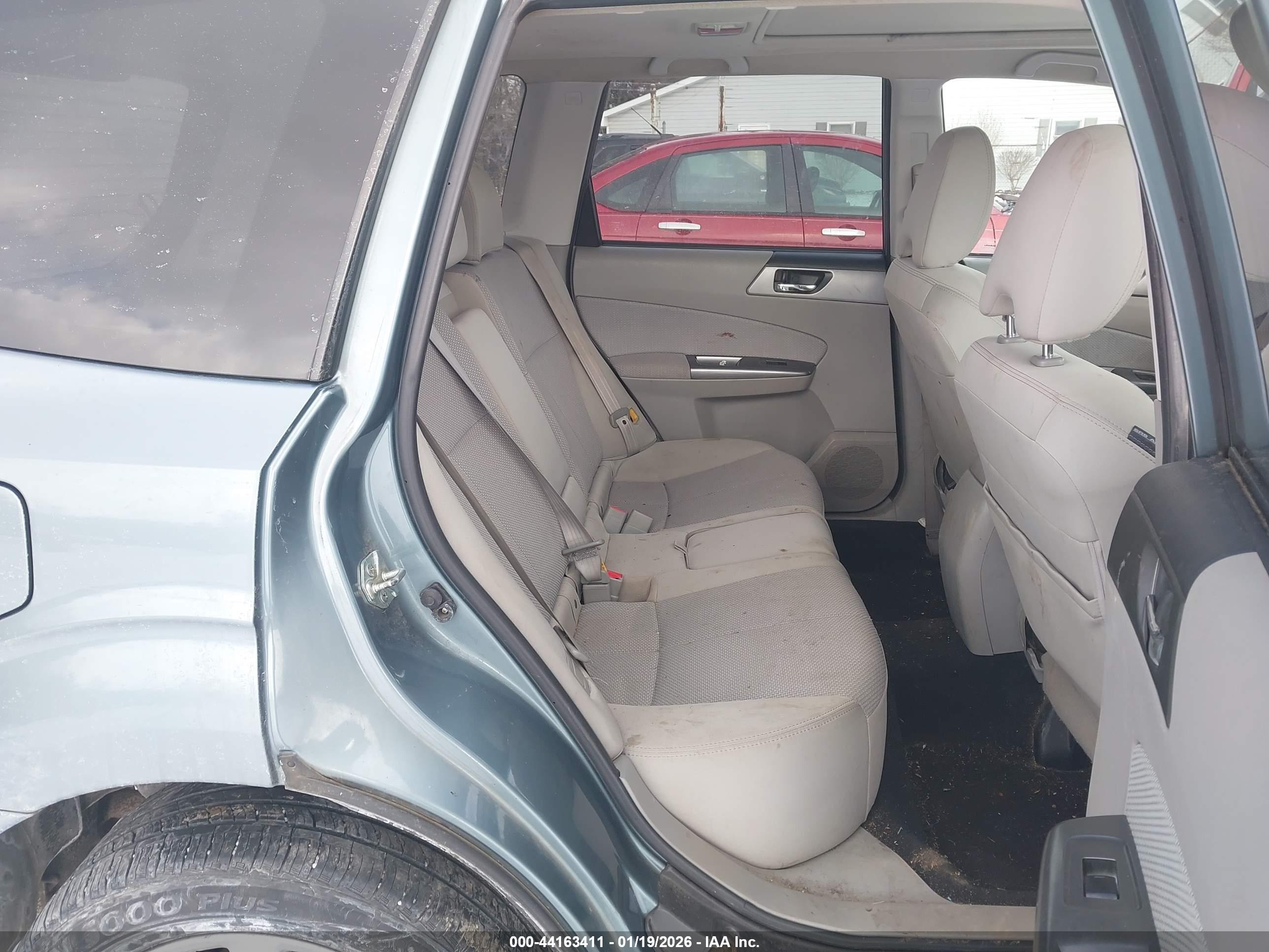 SUBARU FORESTER image 8