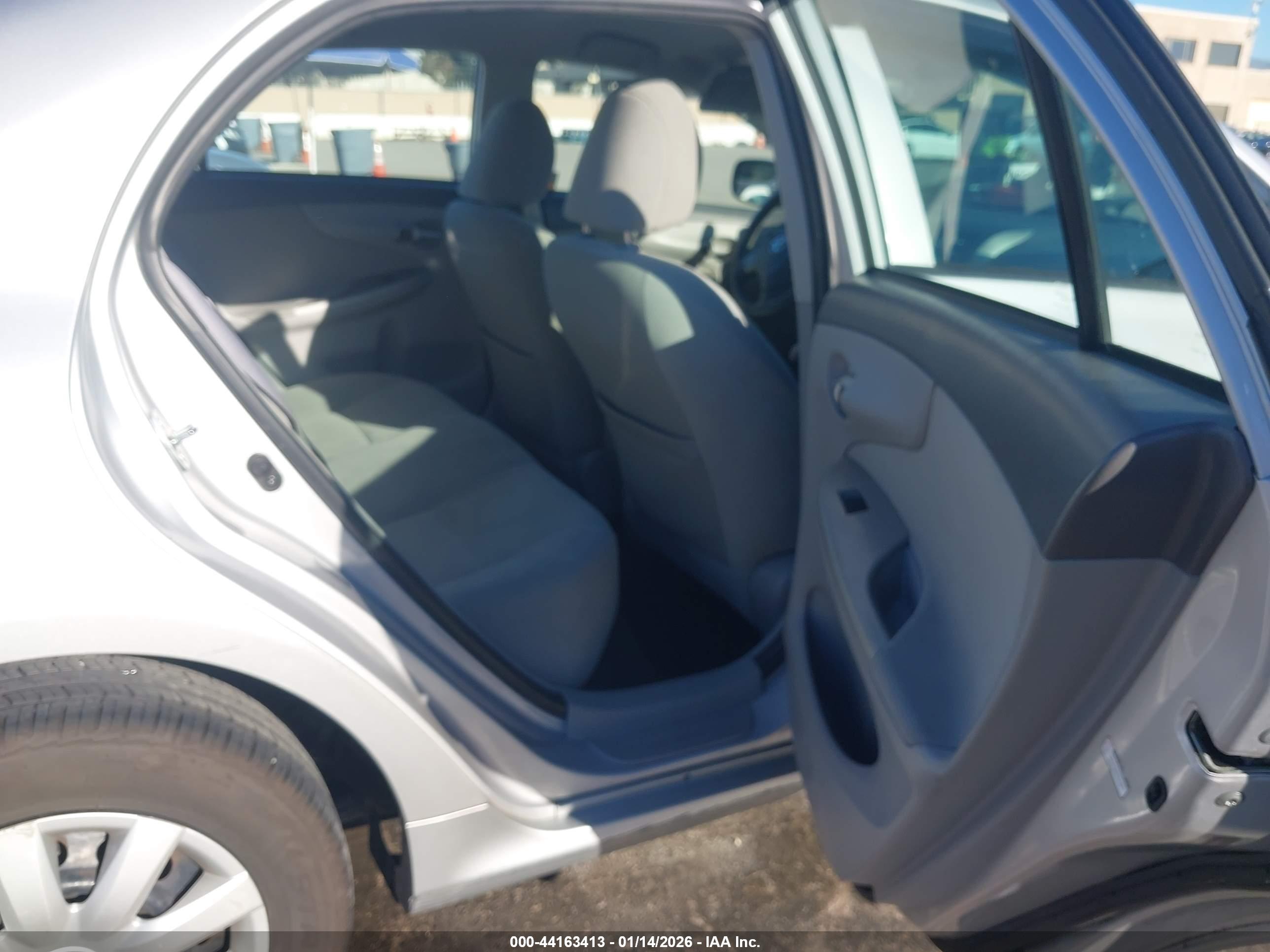 TOYOTA COROLLA image 8