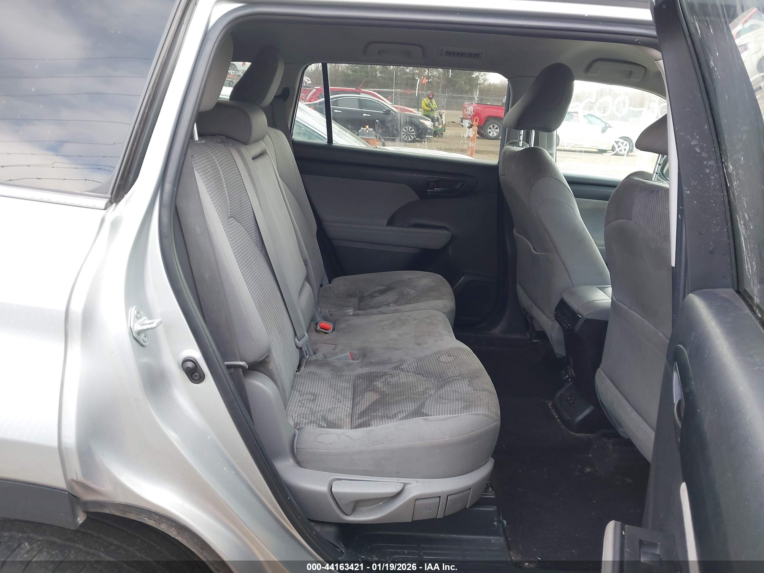 TOYOTA HIGHLANDER image 8