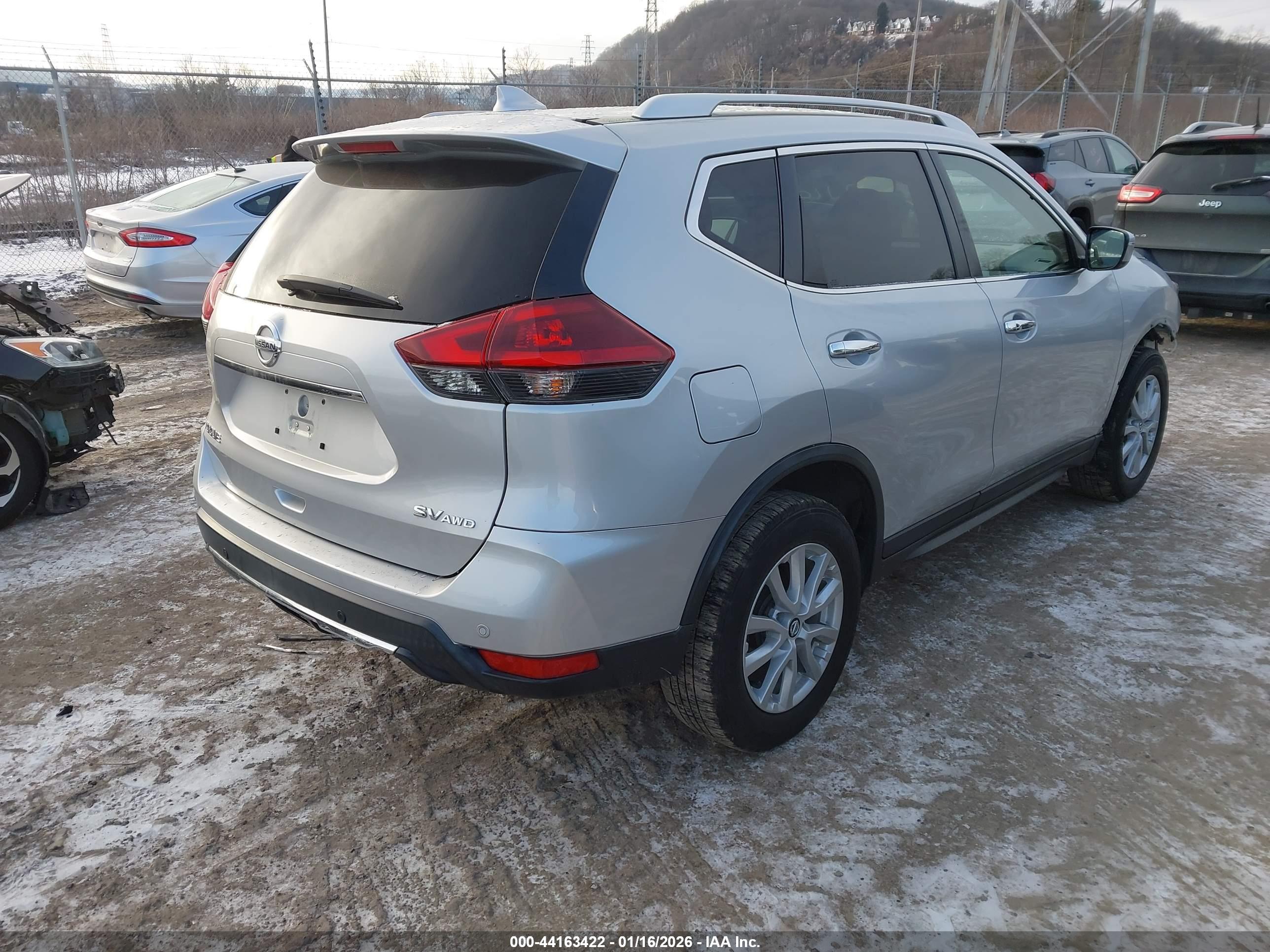 NISSAN ROGUE image 4