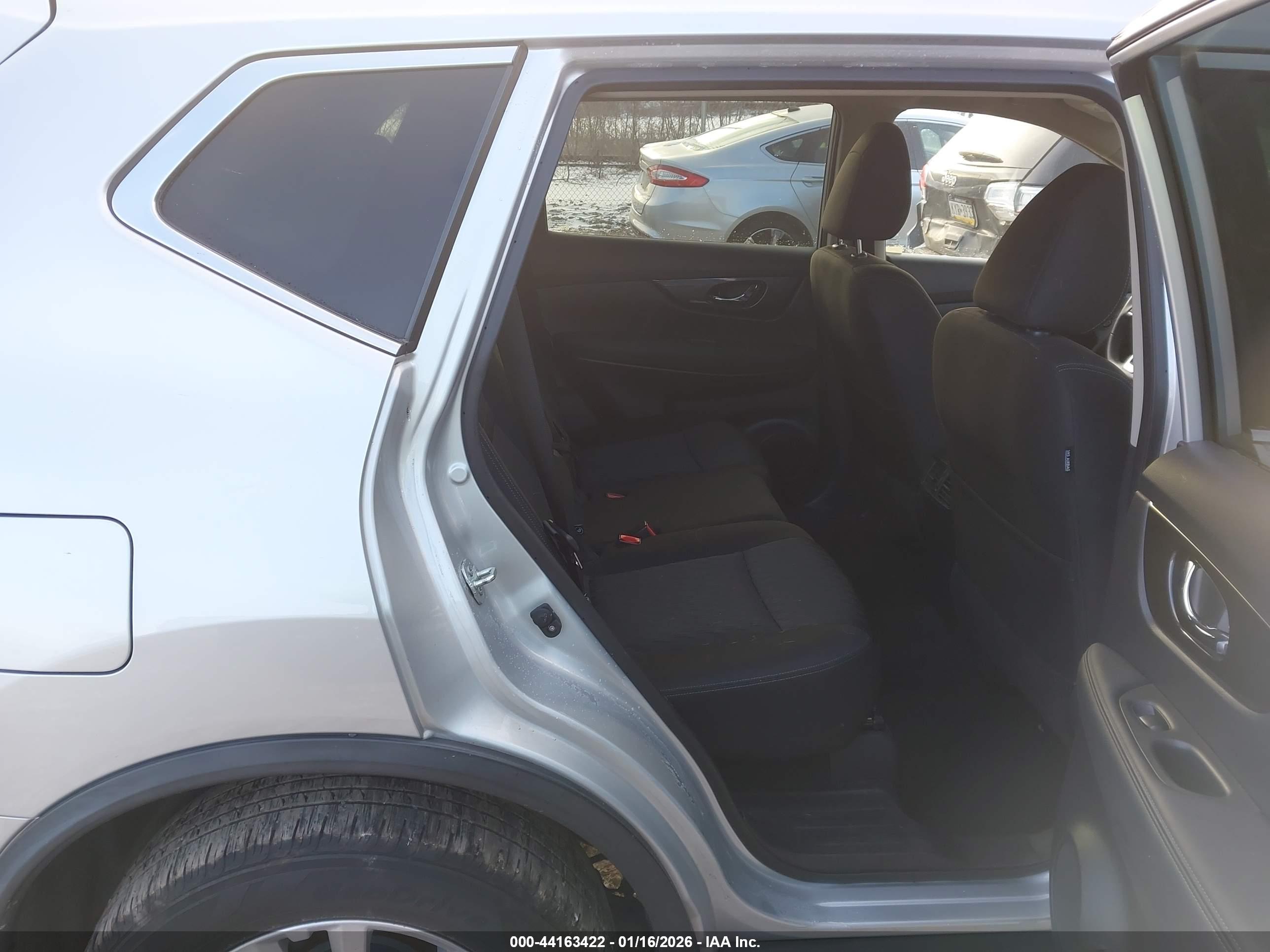 NISSAN ROGUE image 8