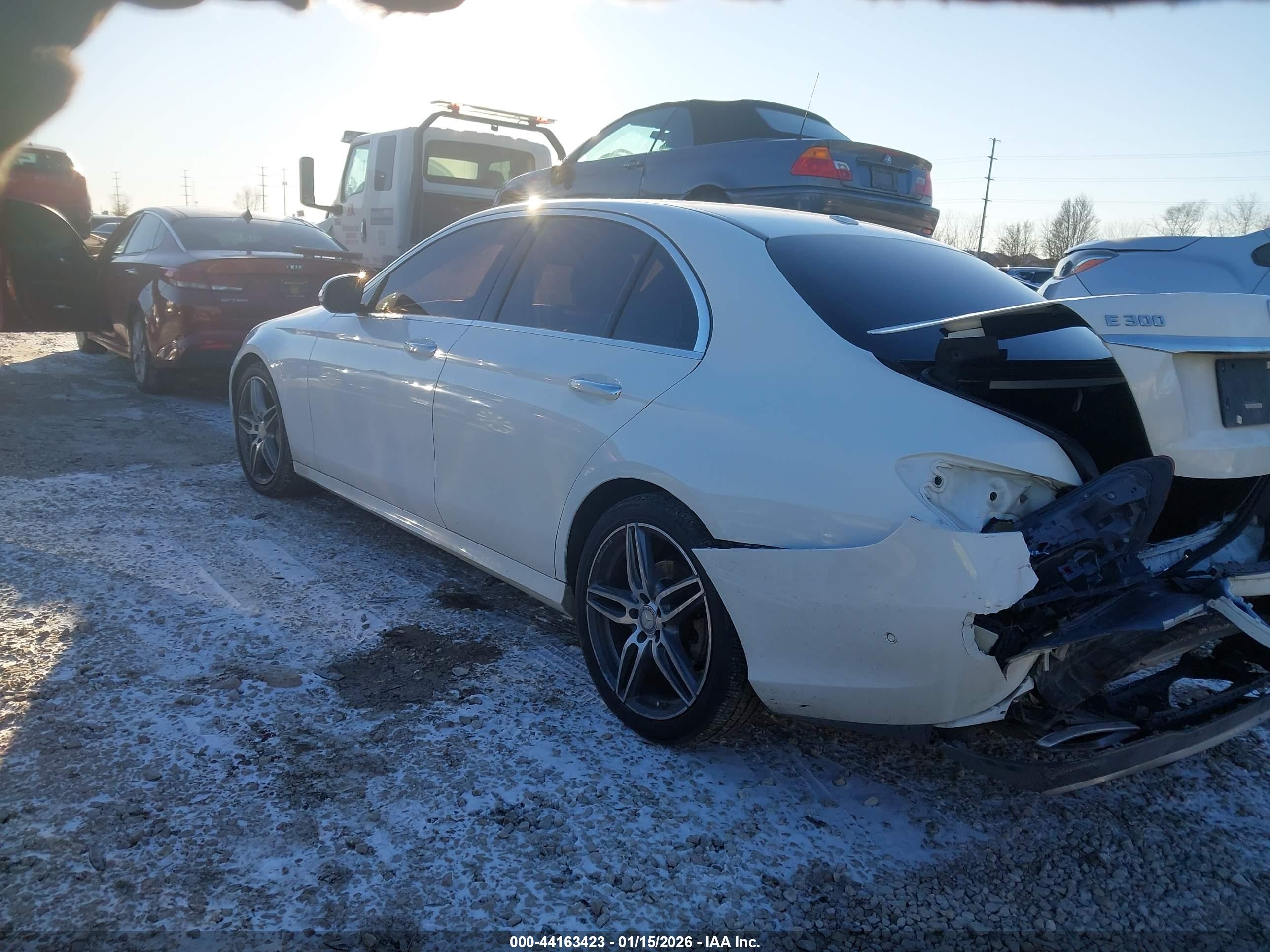 MERCEDES-BENZ E image 3