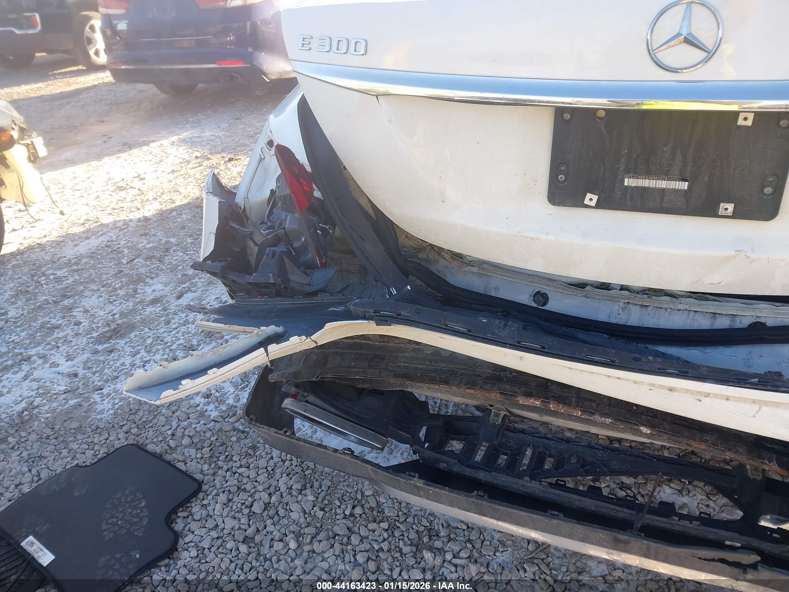 MERCEDES-BENZ E image 6