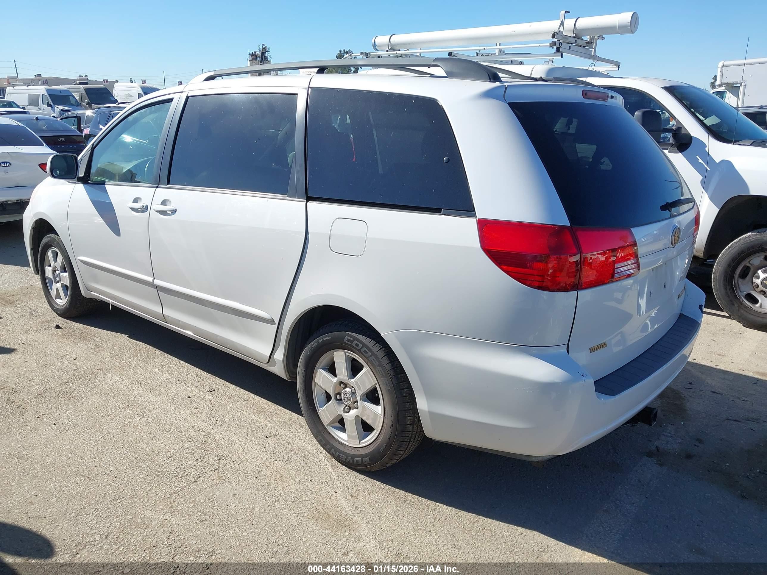 TOYOTA SIENNA image 3