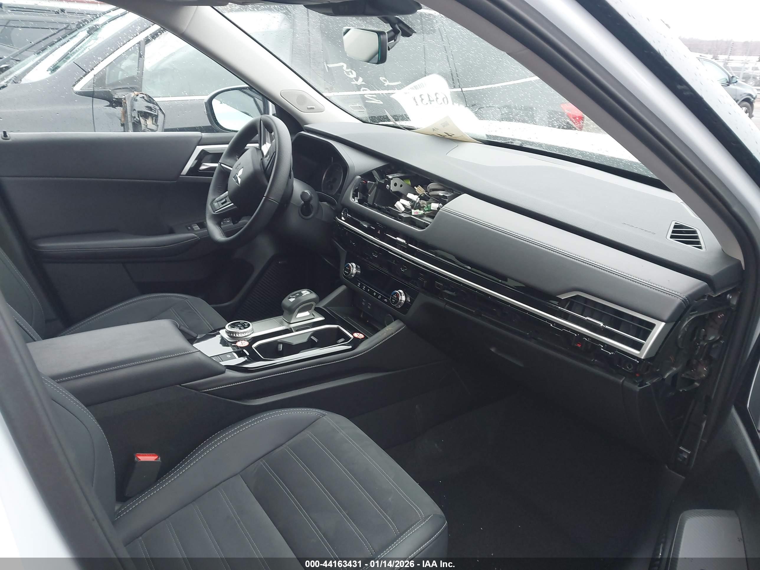MITSUBISHI OUTLANDER image 5