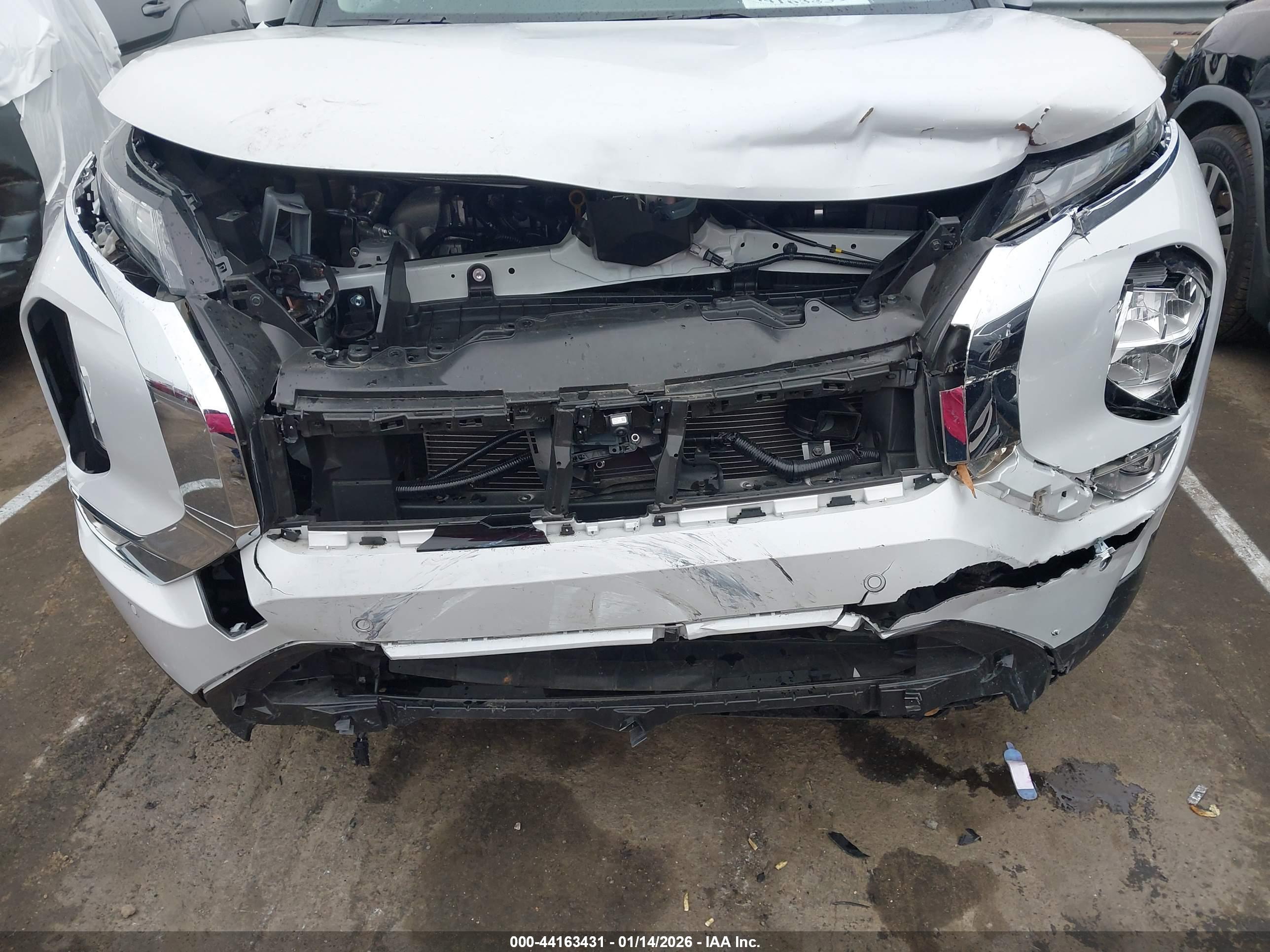 MITSUBISHI OUTLANDER image 6