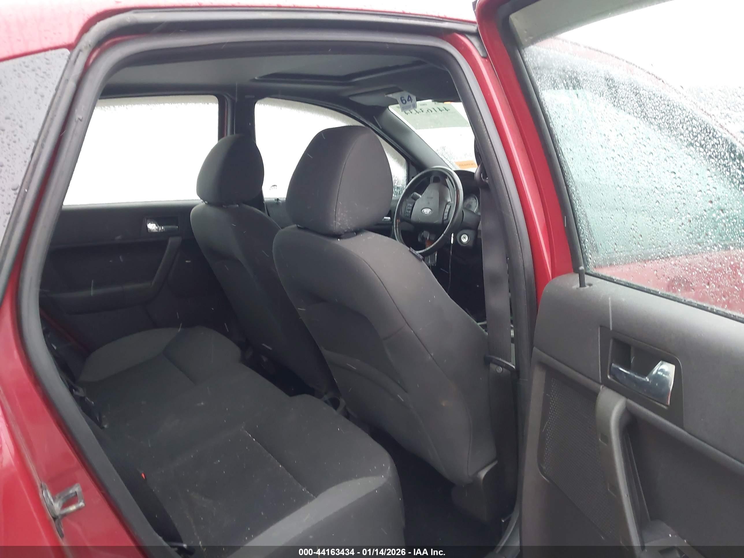 FORD FOCUS image 8