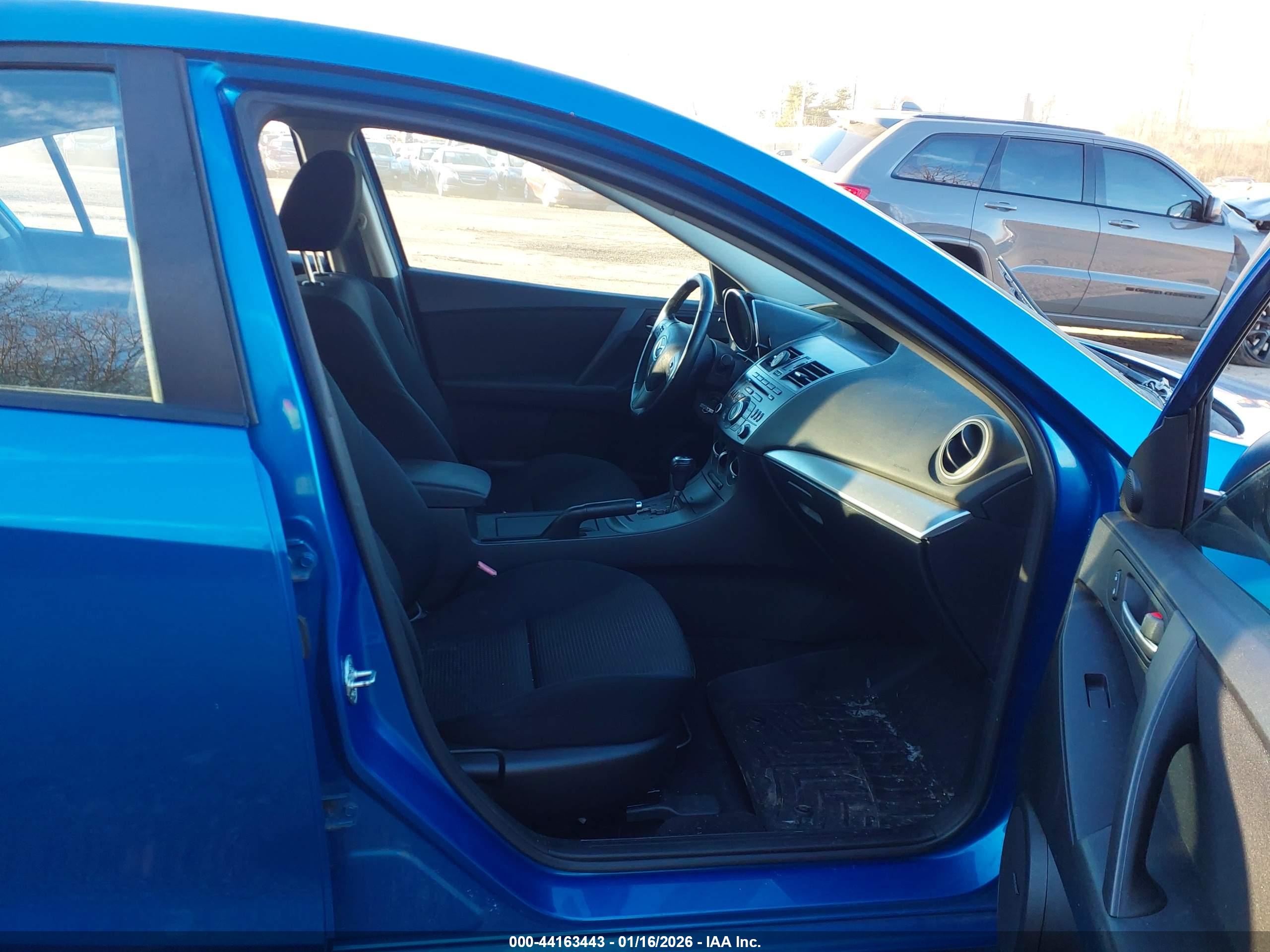 MAZDA MAZDA3 image 5