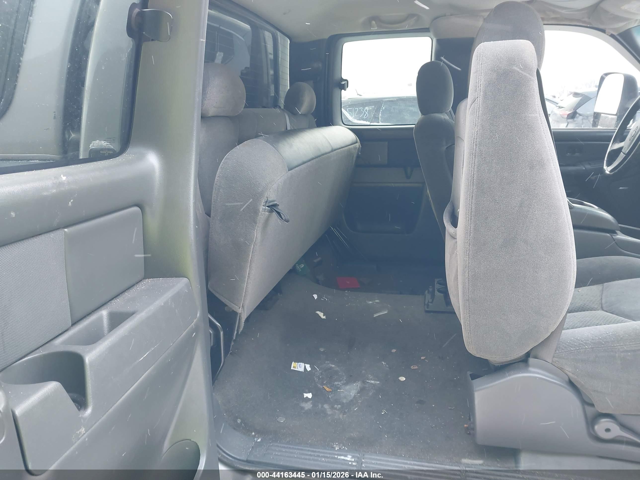 CHEVROLET SILVERADO image 8