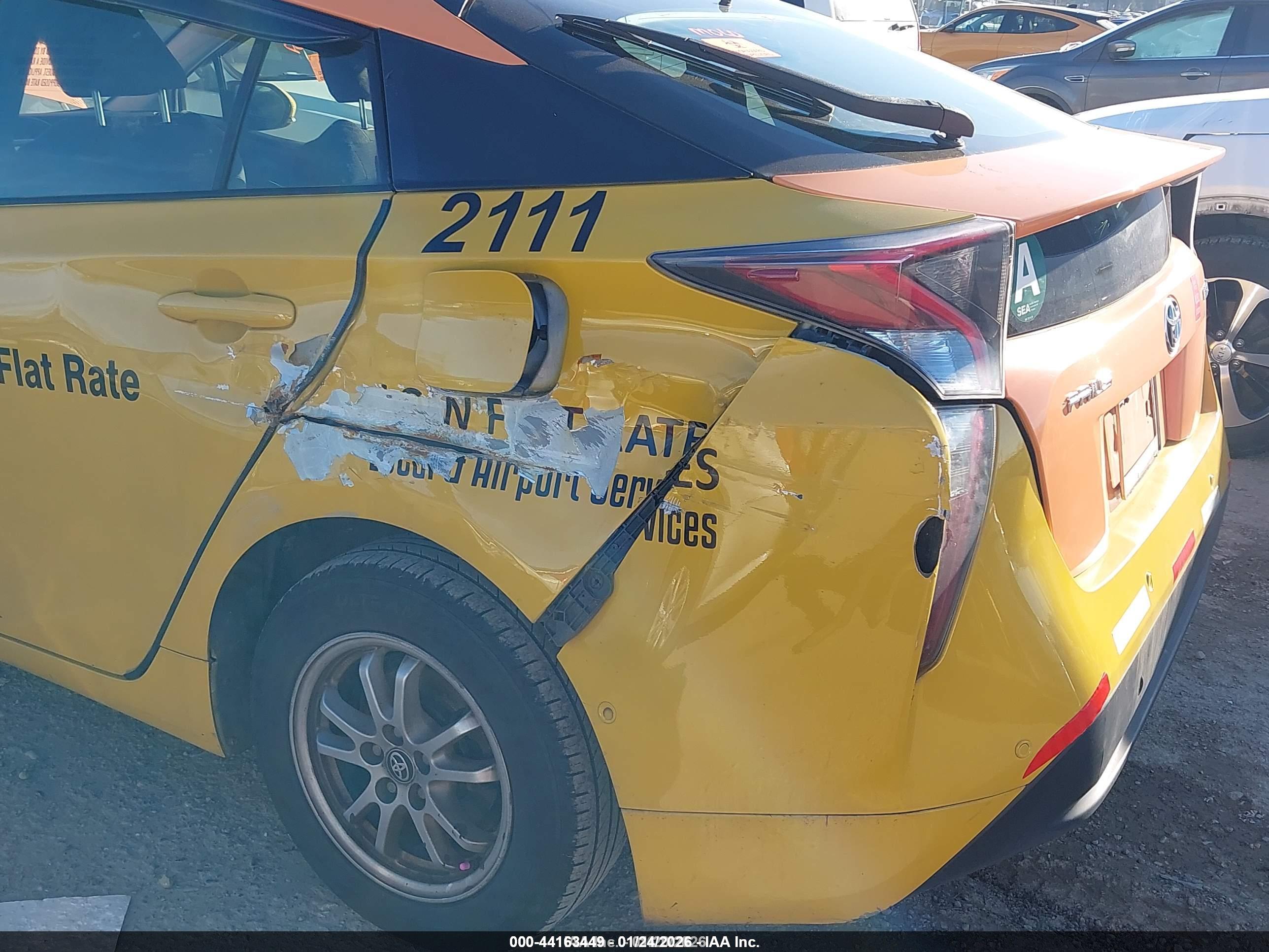 TOYOTA PRIUS image 6