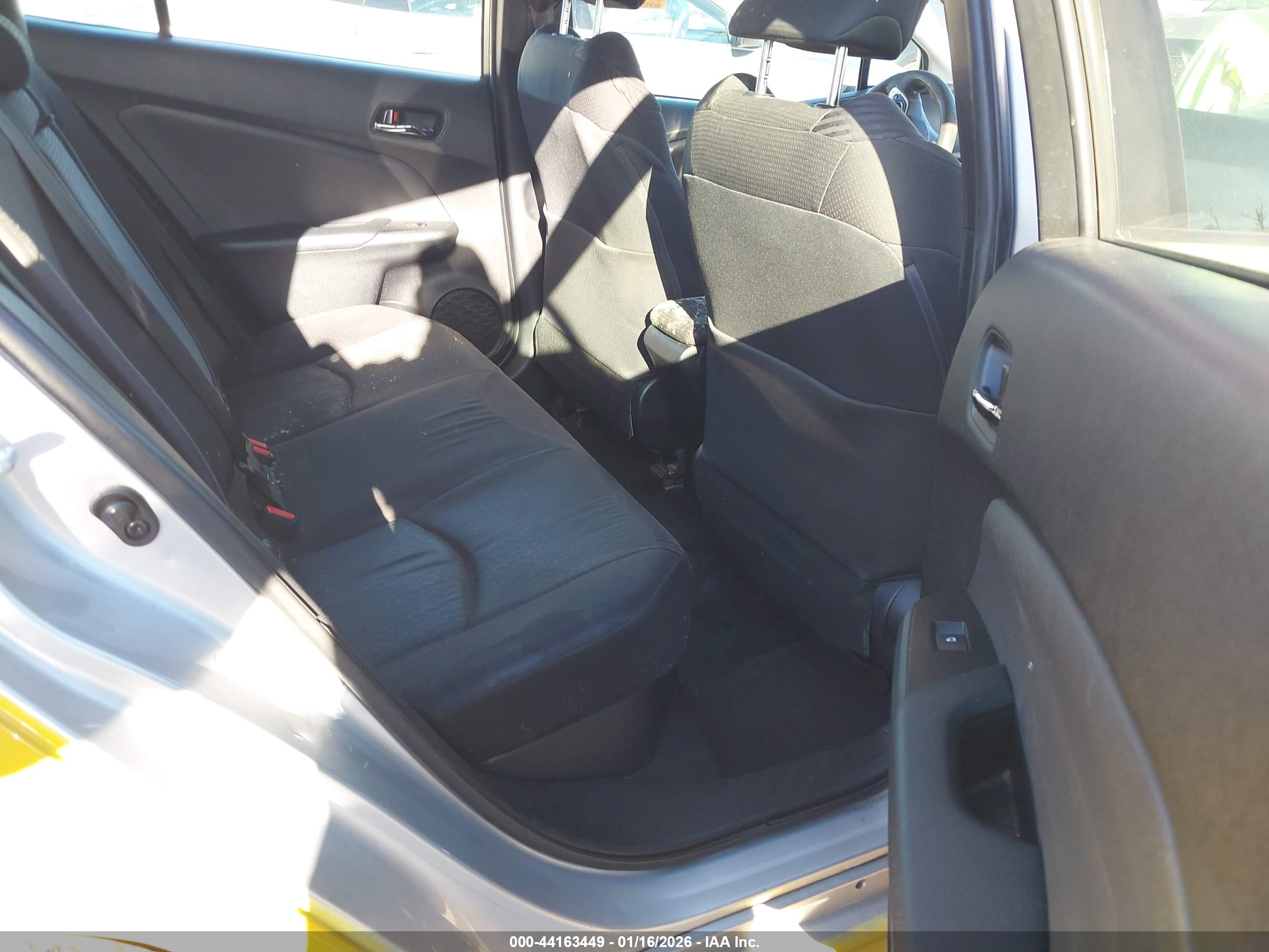 TOYOTA PRIUS image 8