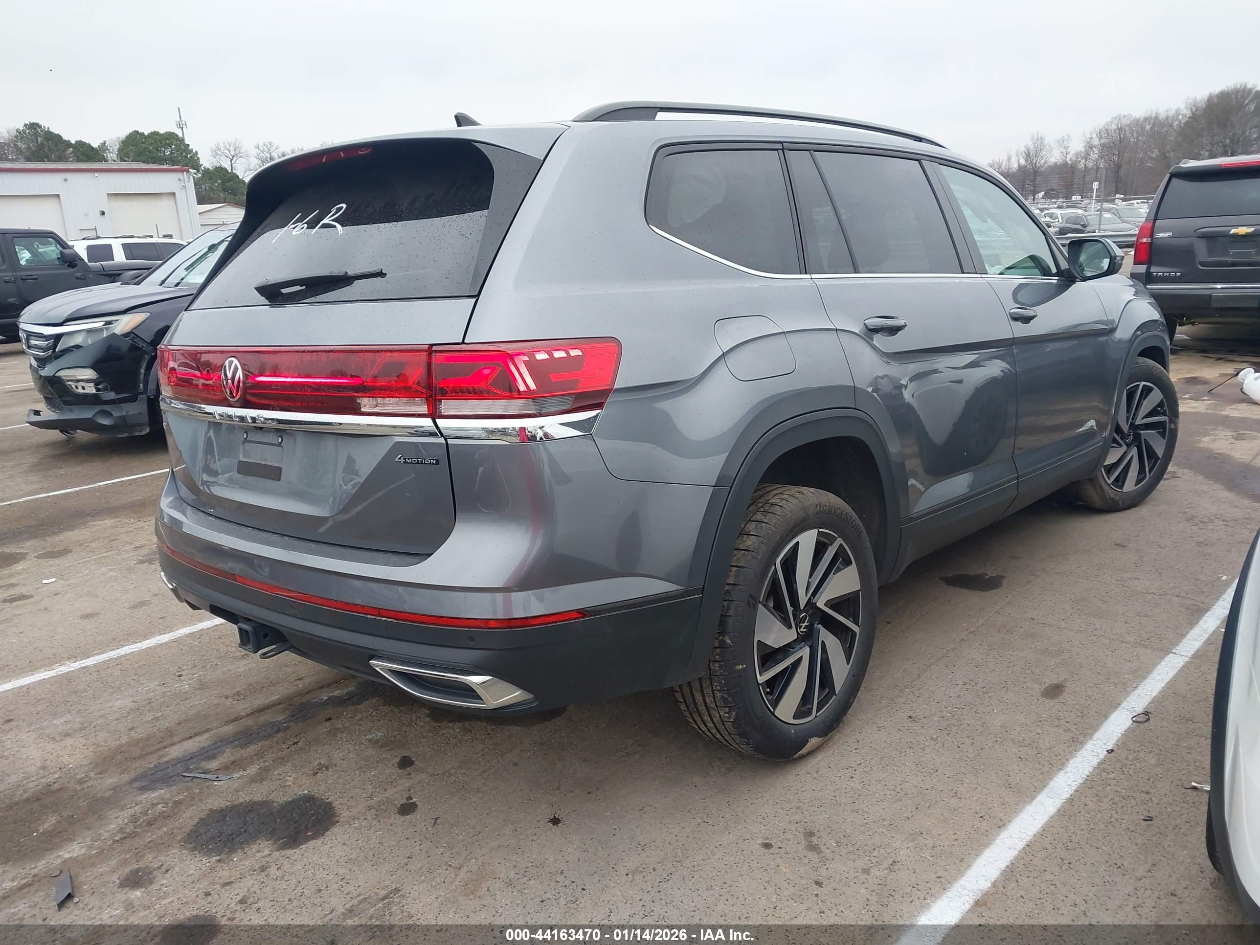 VOLKSWAGEN ATLAS image 4