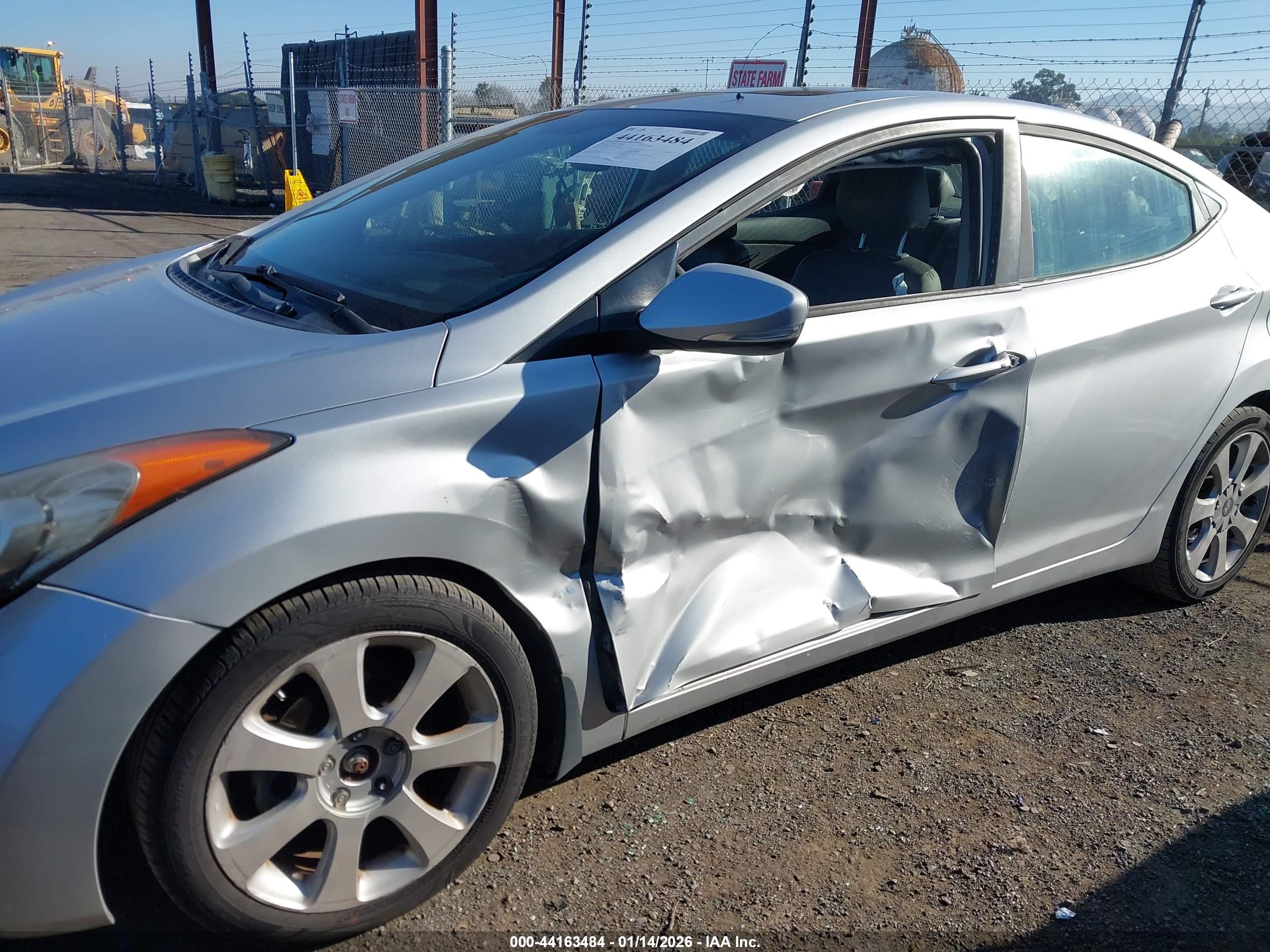 HYUNDAI ELANTRA image 6