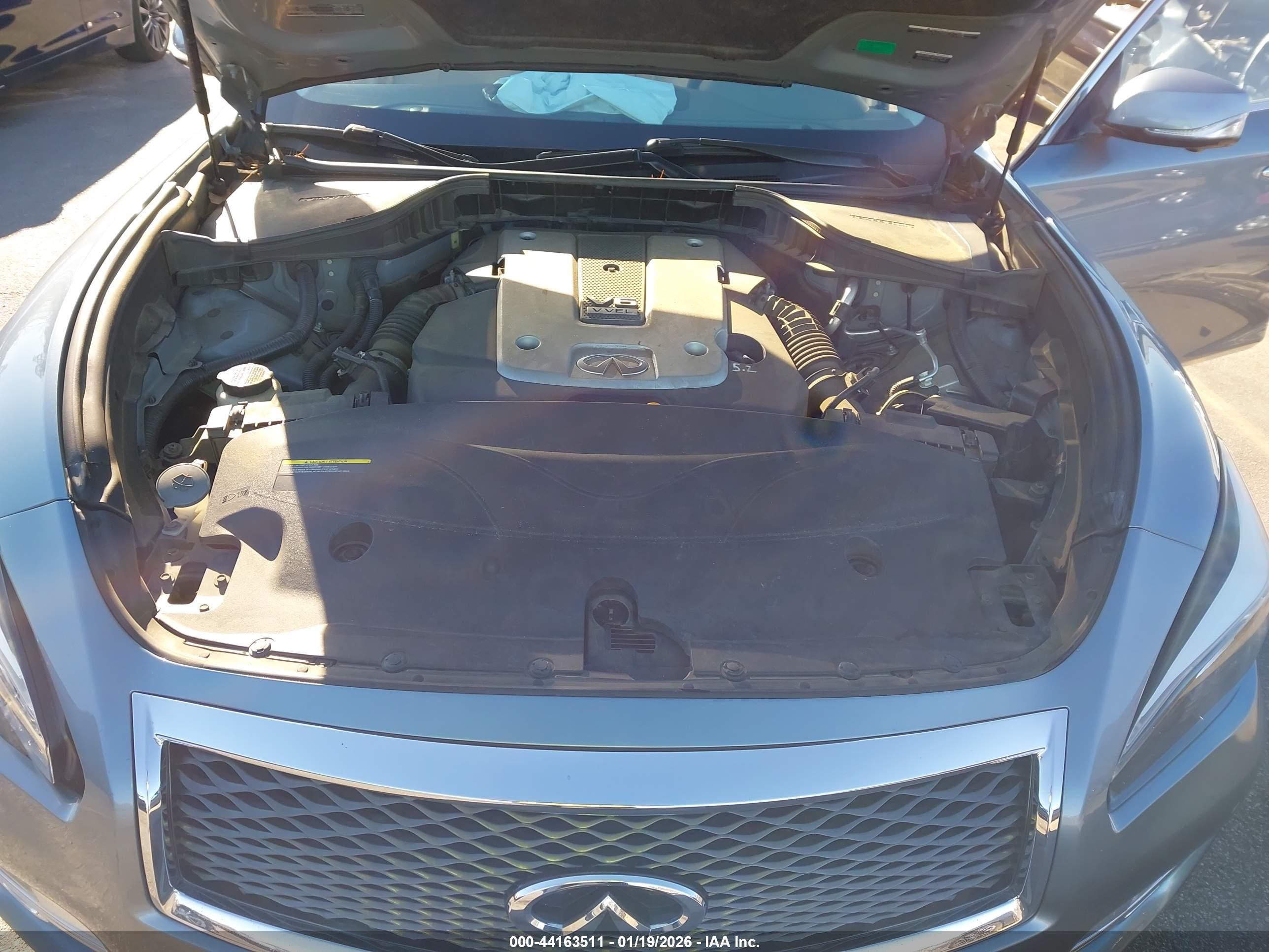 INFINITI Q70 image 10