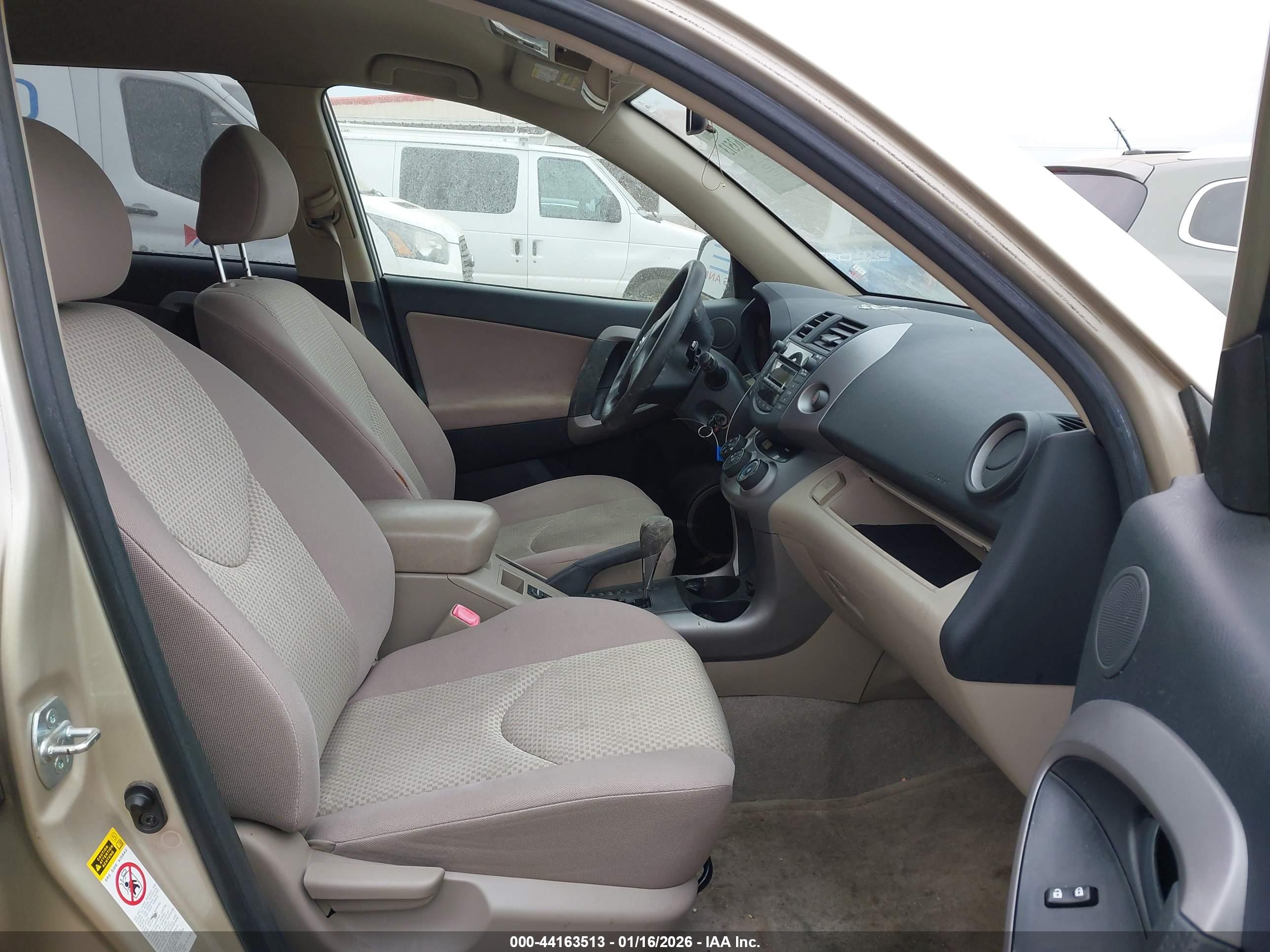 TOYOTA RAV4 image 5