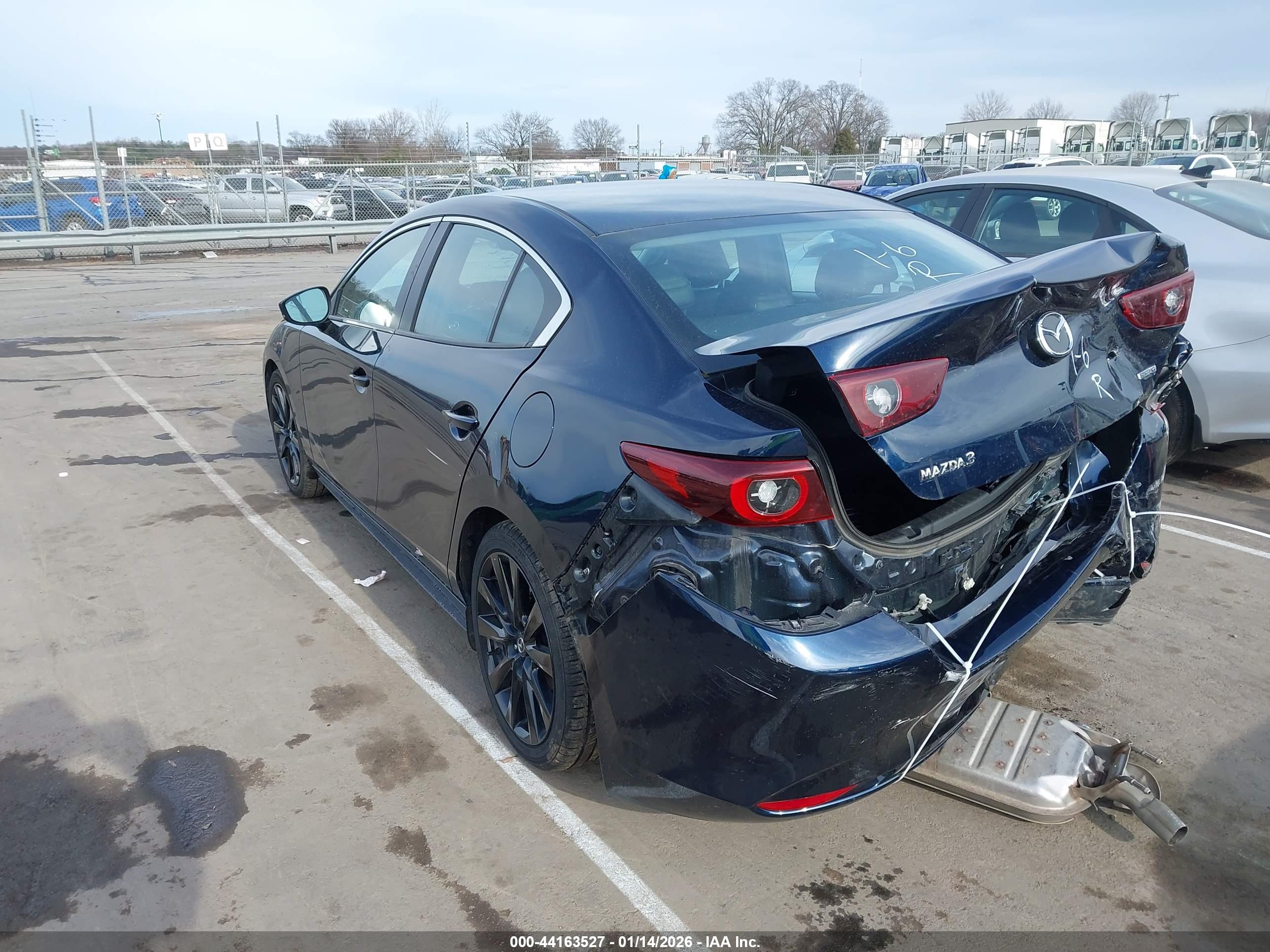 MAZDA MAZDA3 image 3