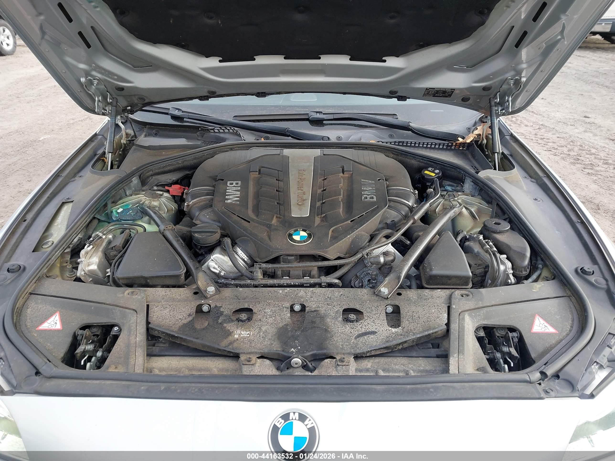BMW 550I image 10