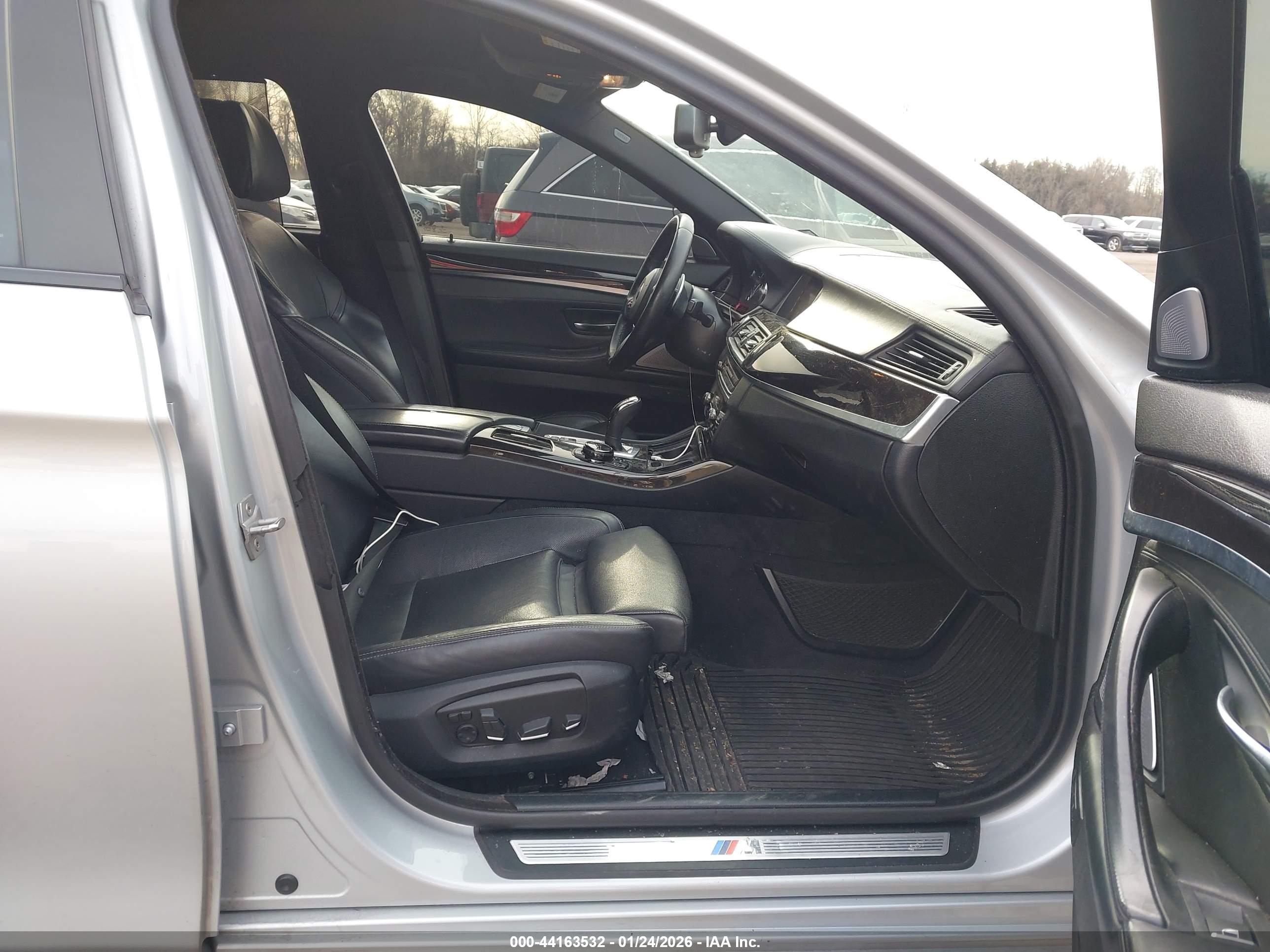 BMW 550I image 5