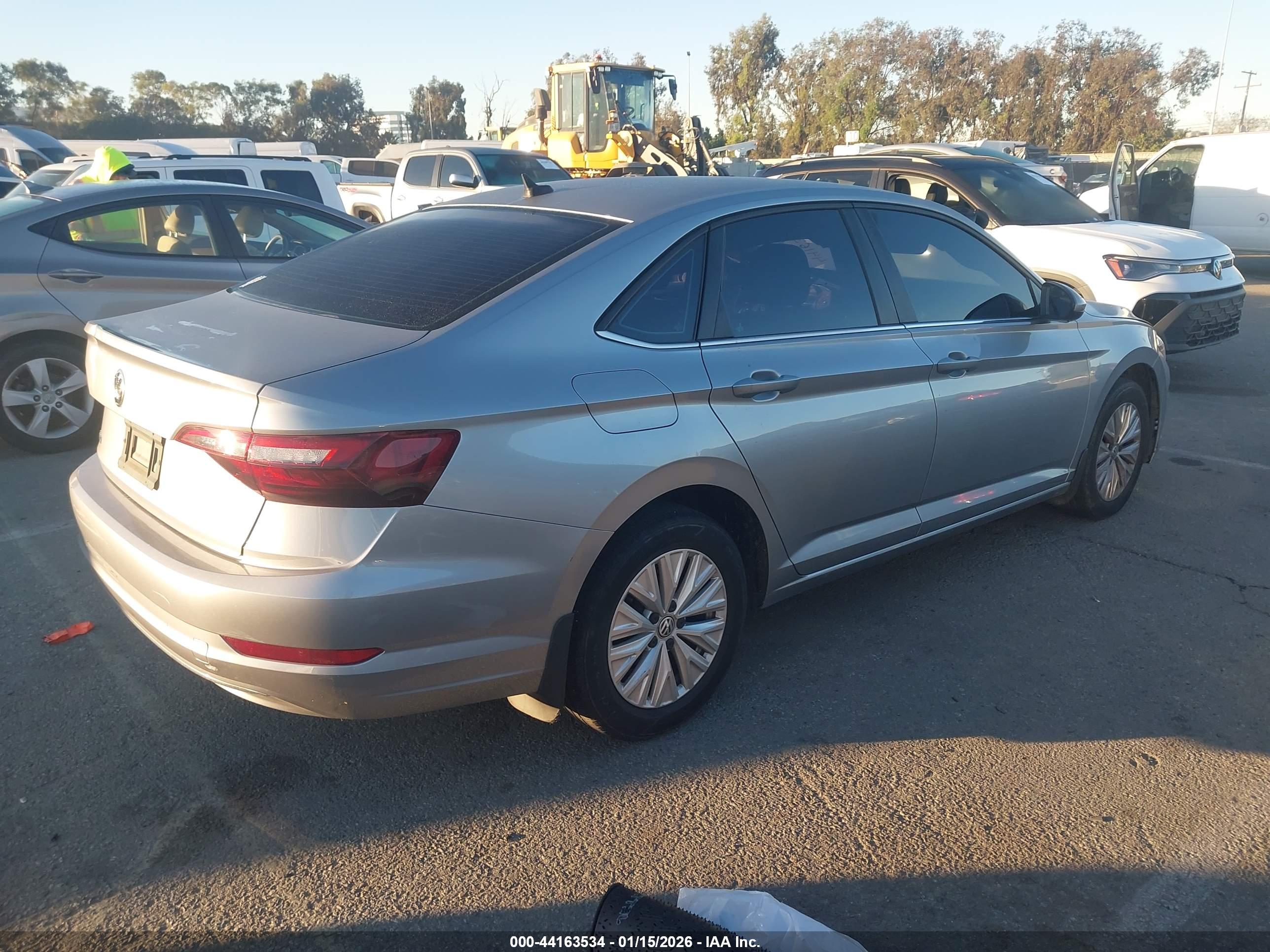 VOLKSWAGEN JETTA image 4