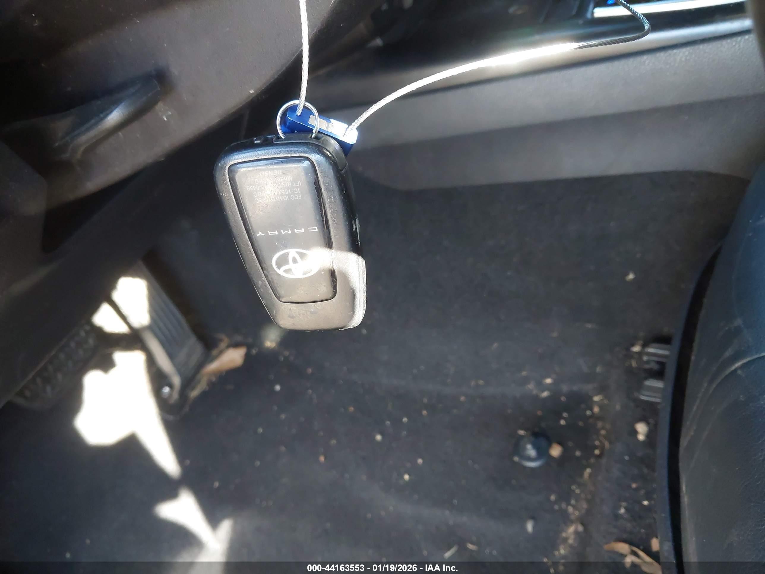 TOYOTA CAMRY image 11