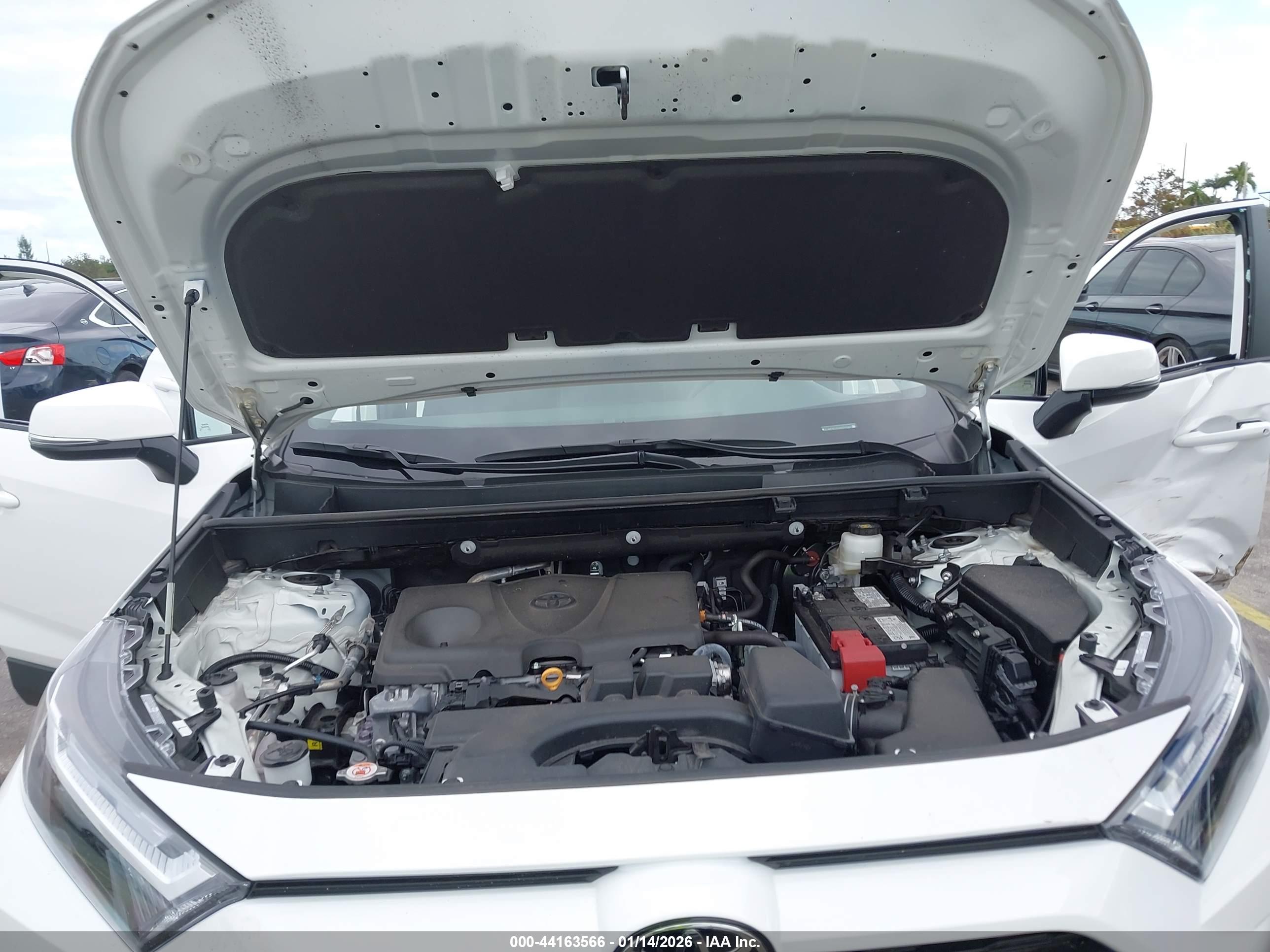TOYOTA RAV4 image 10