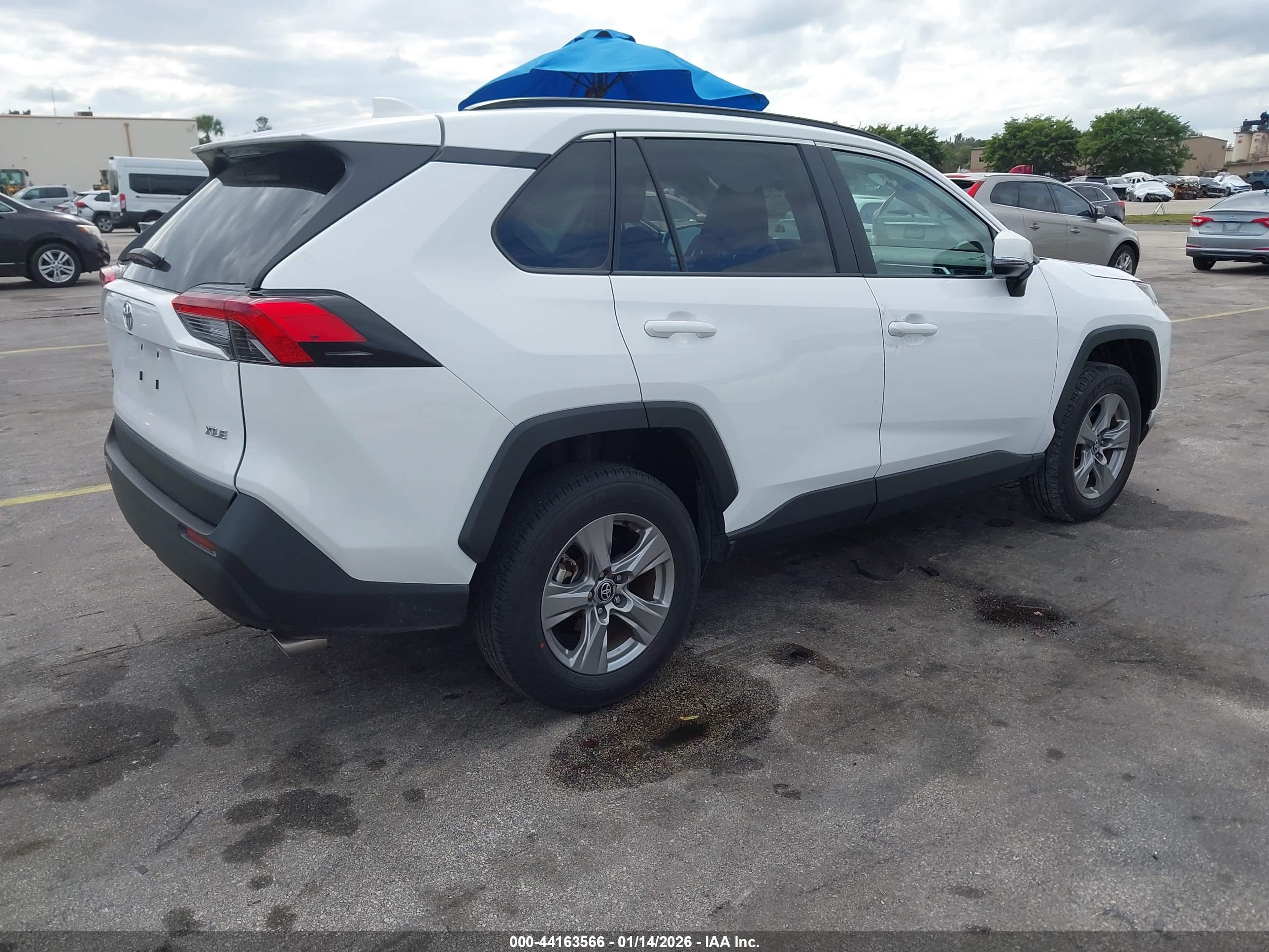 TOYOTA RAV4 image 4