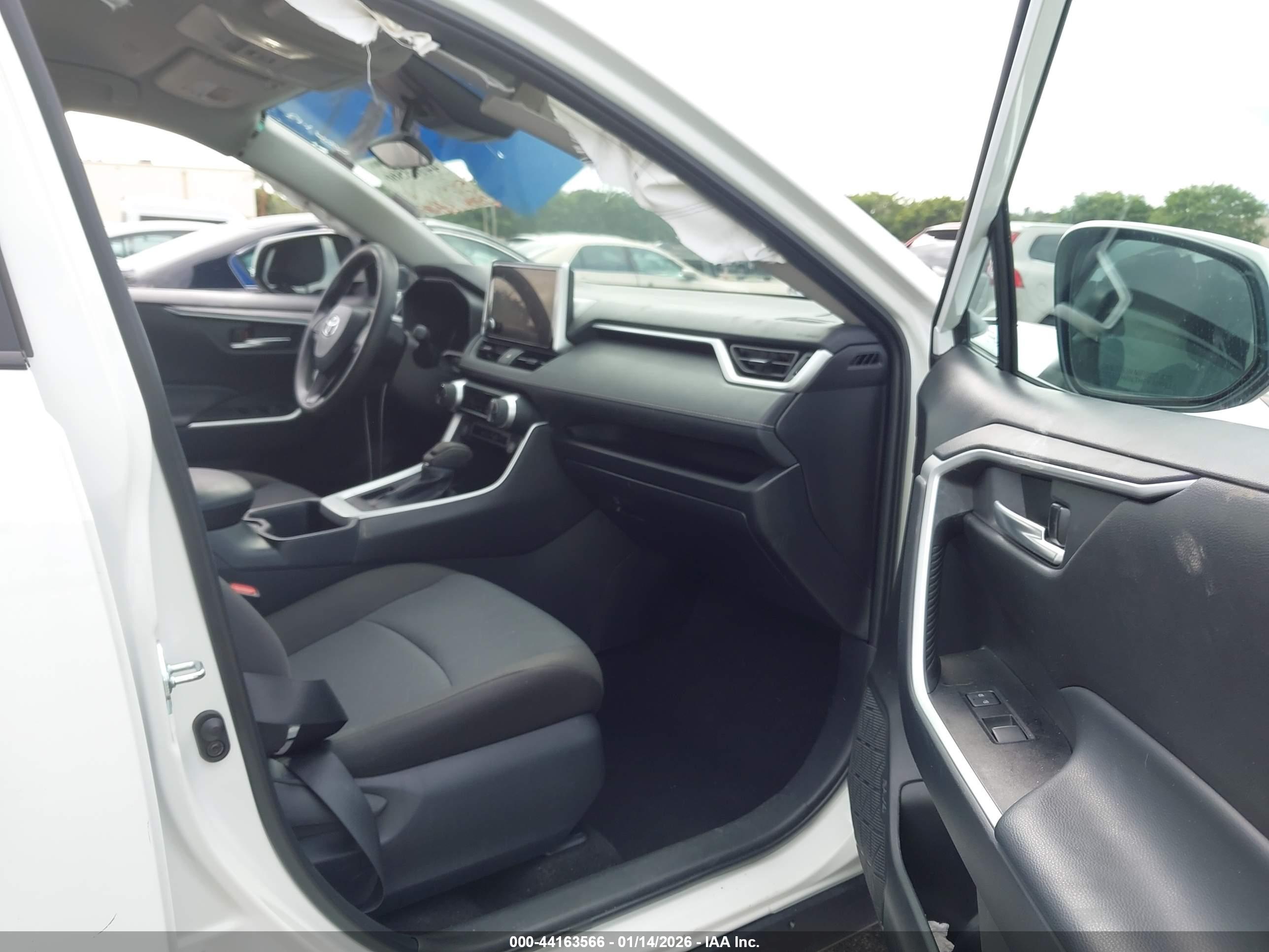 TOYOTA RAV4 image 5